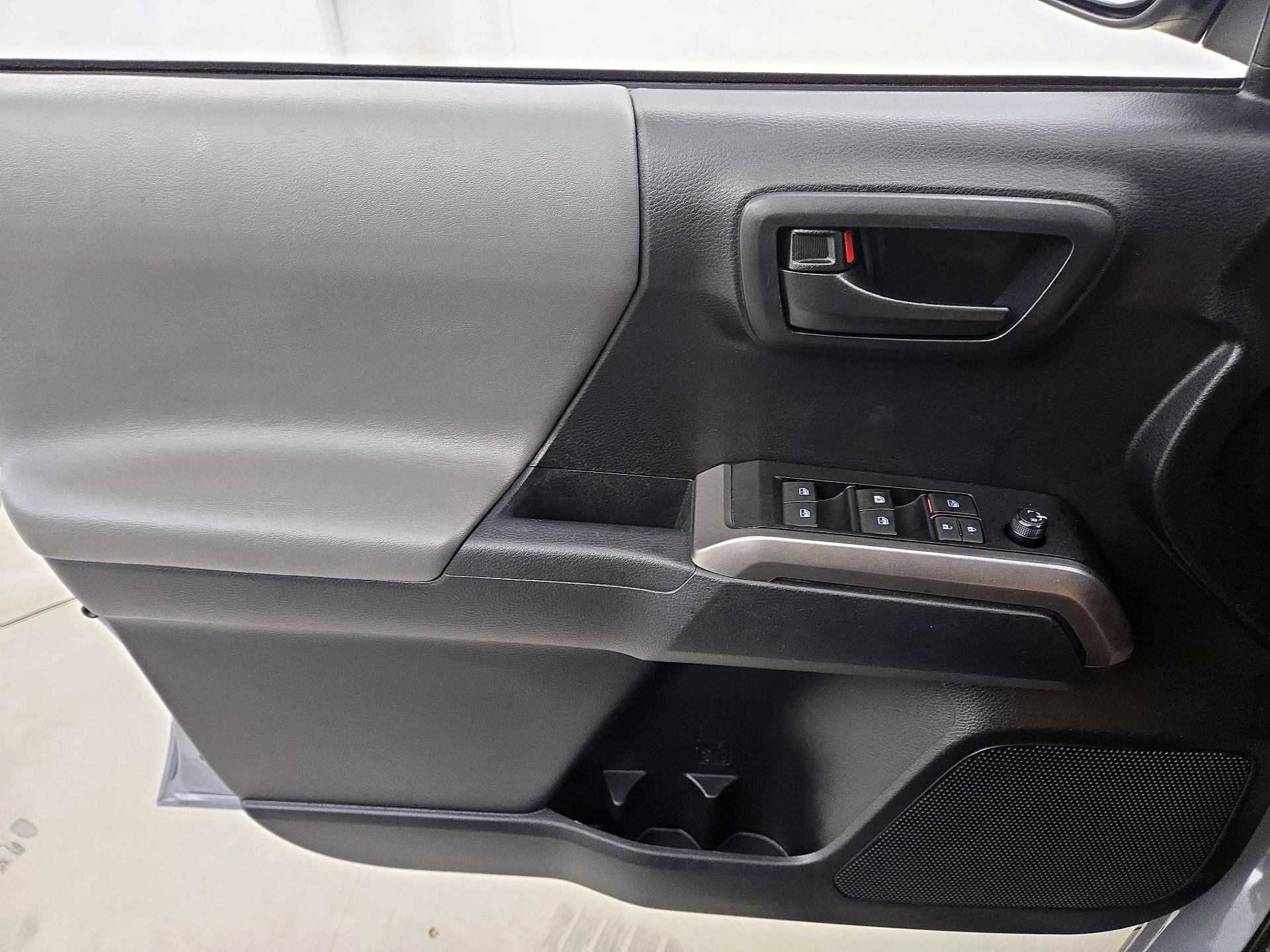 Thumbnail: 2020 Toyota Tacoma - 12