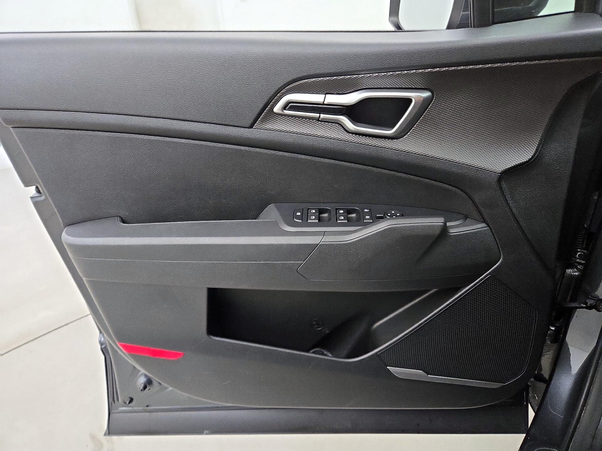 Thumbnail: 2023 Kia Sportage - 12