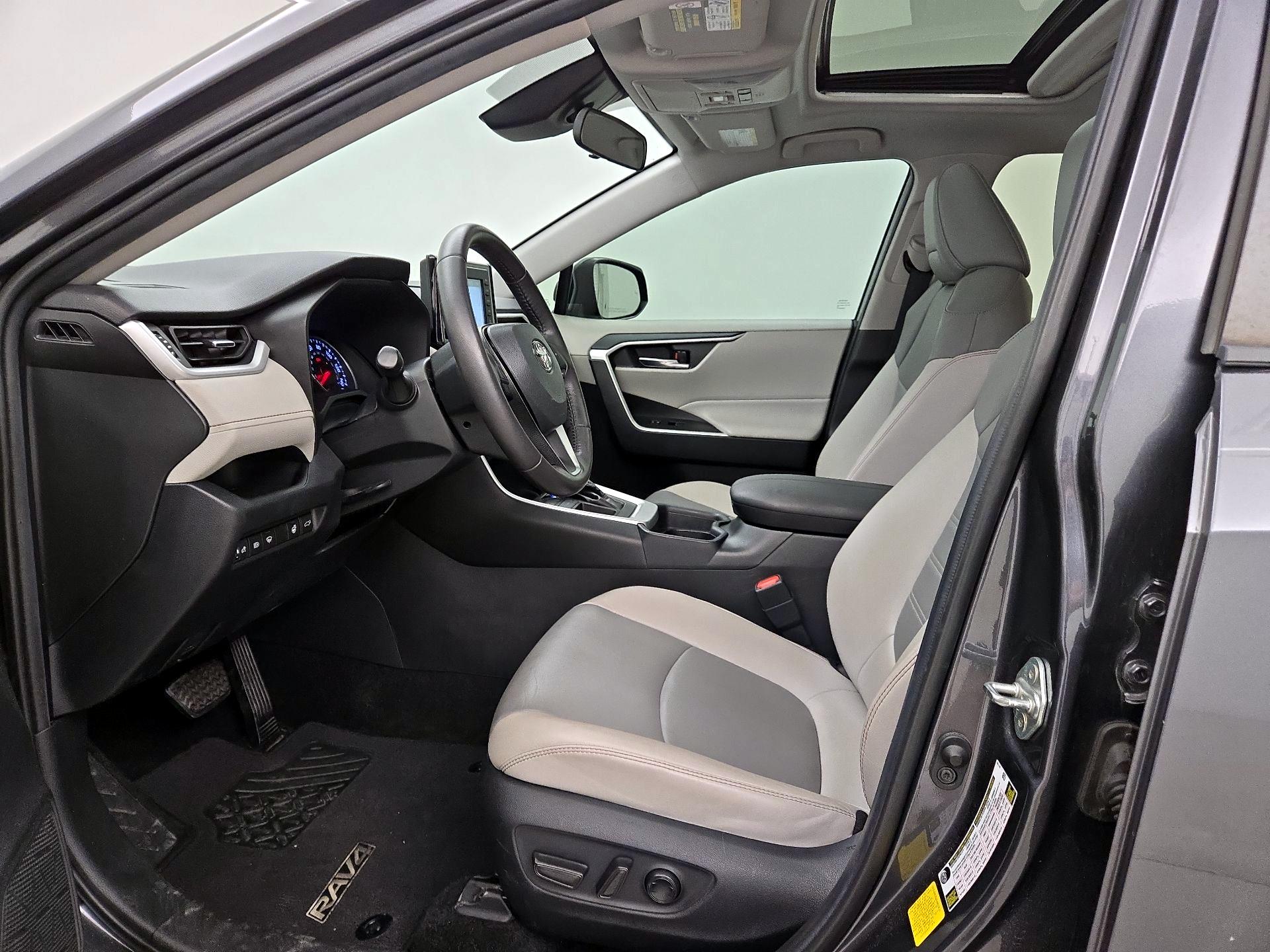 Thumbnail: 2020 Toyota RAV4 - 11