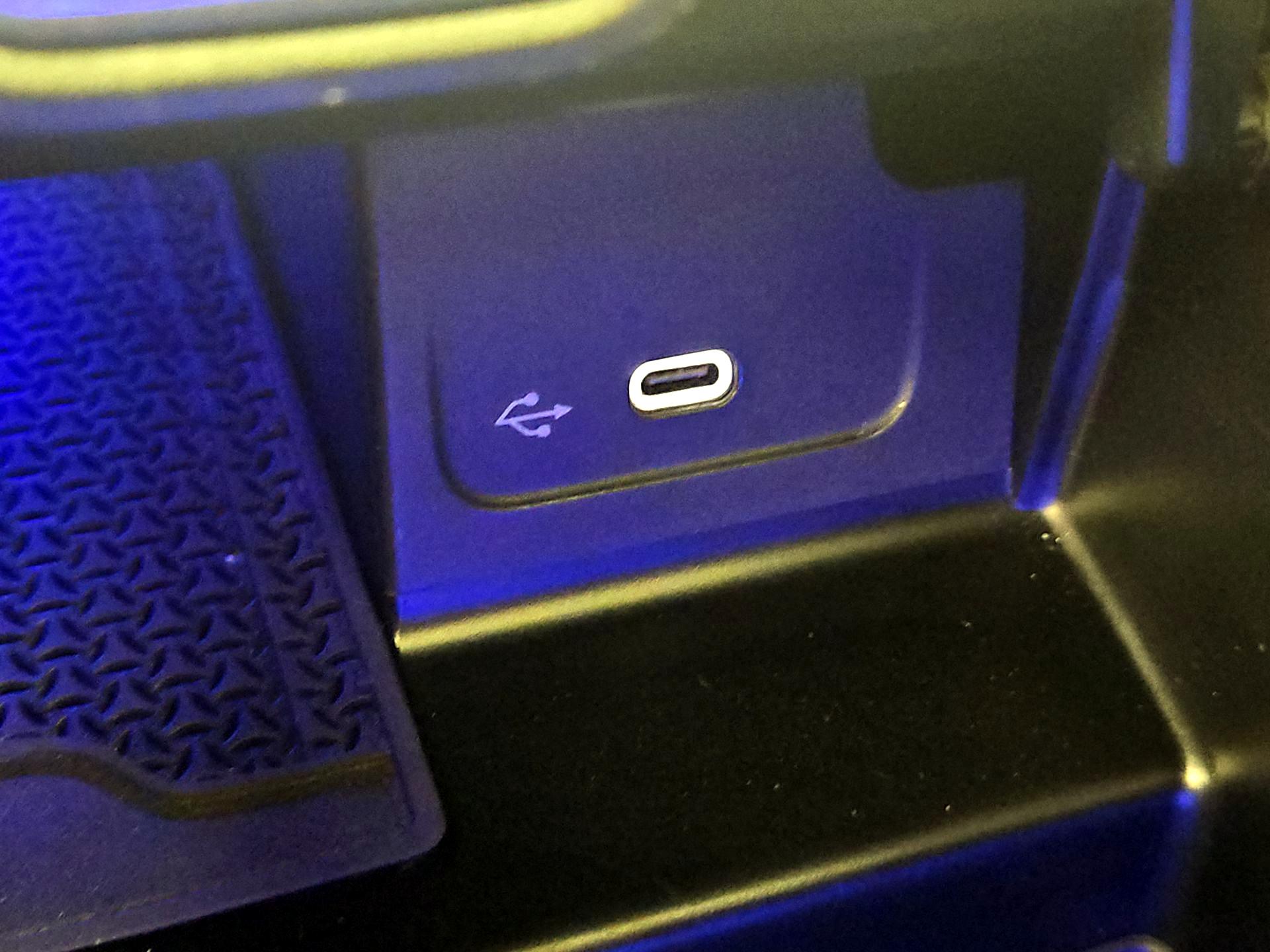 Thumbnail: 2024 Mercedes-Benz C-Class - 18