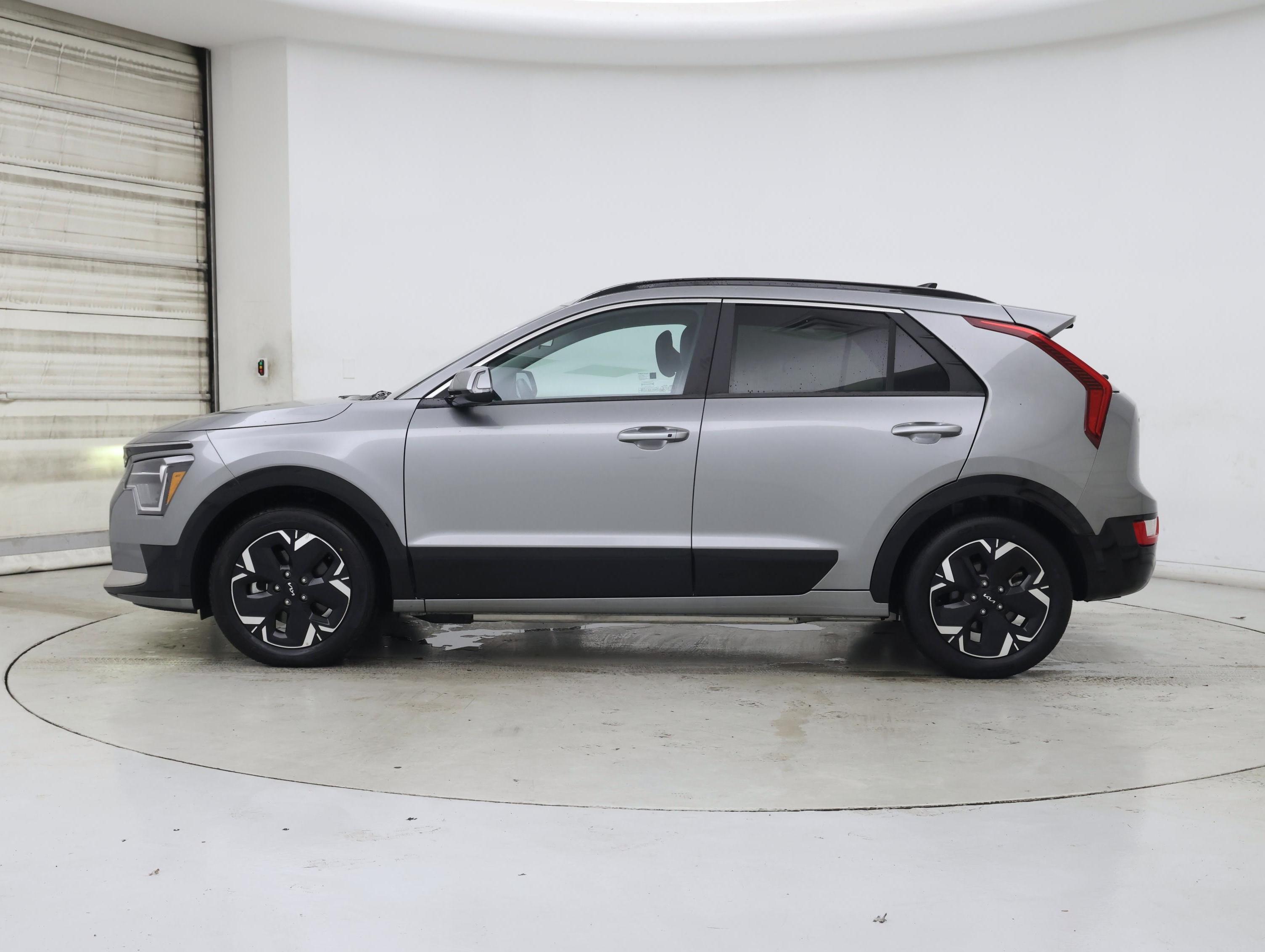 Thumbnail: 2023 Kia Niro - 3