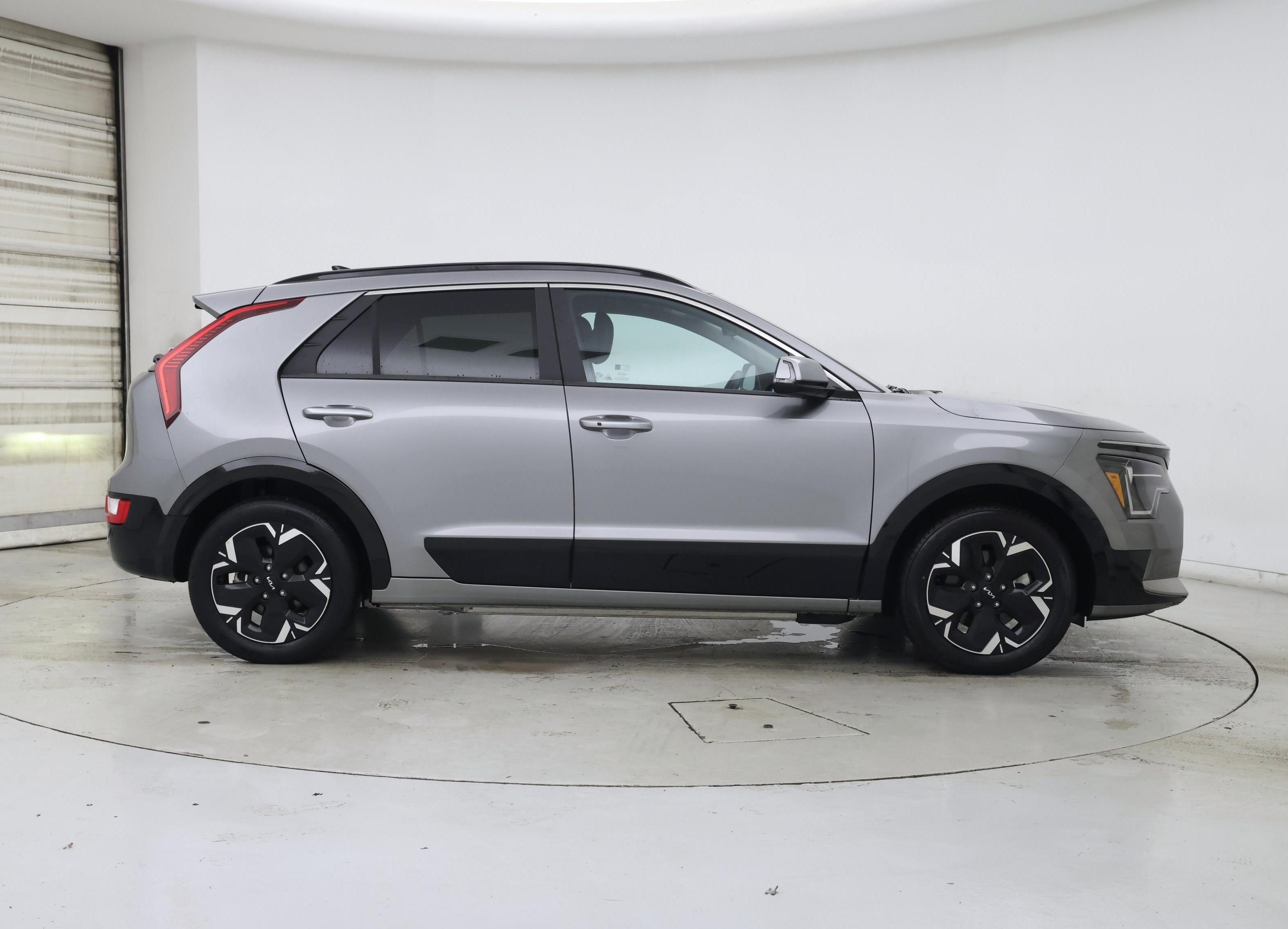 Thumbnail: 2023 Kia Niro - 7