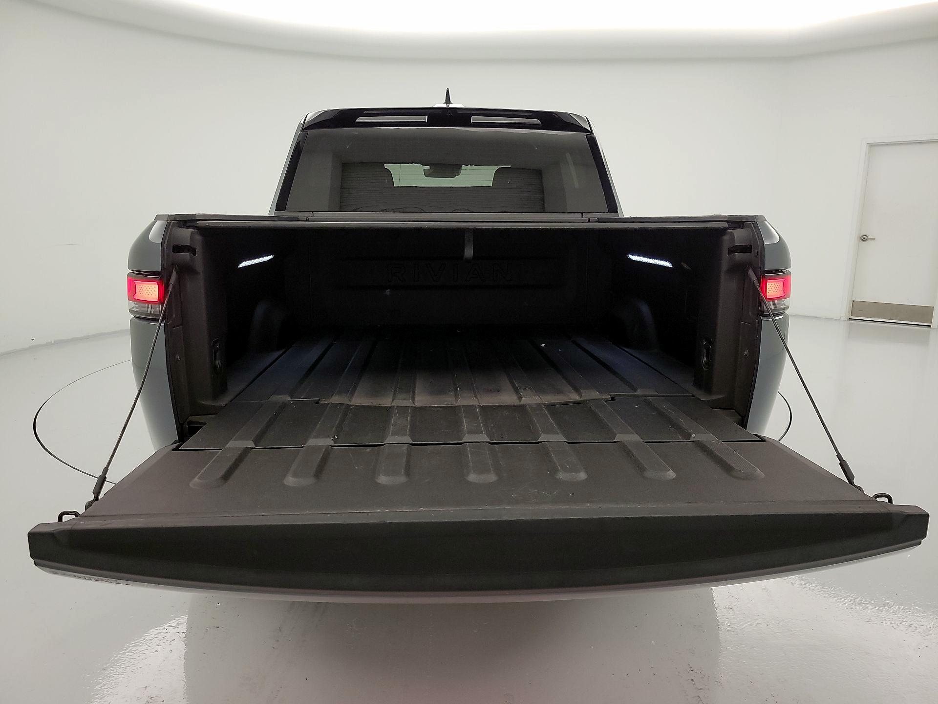 Thumbnail: 2023 Rivian R1T - 17