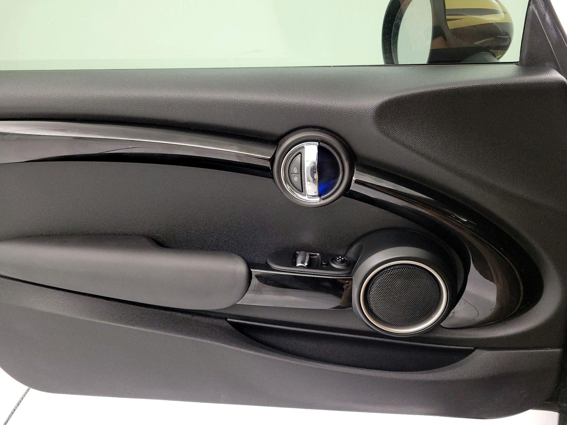 Thumbnail: 2015 MINI Cooper Hardtop - 10