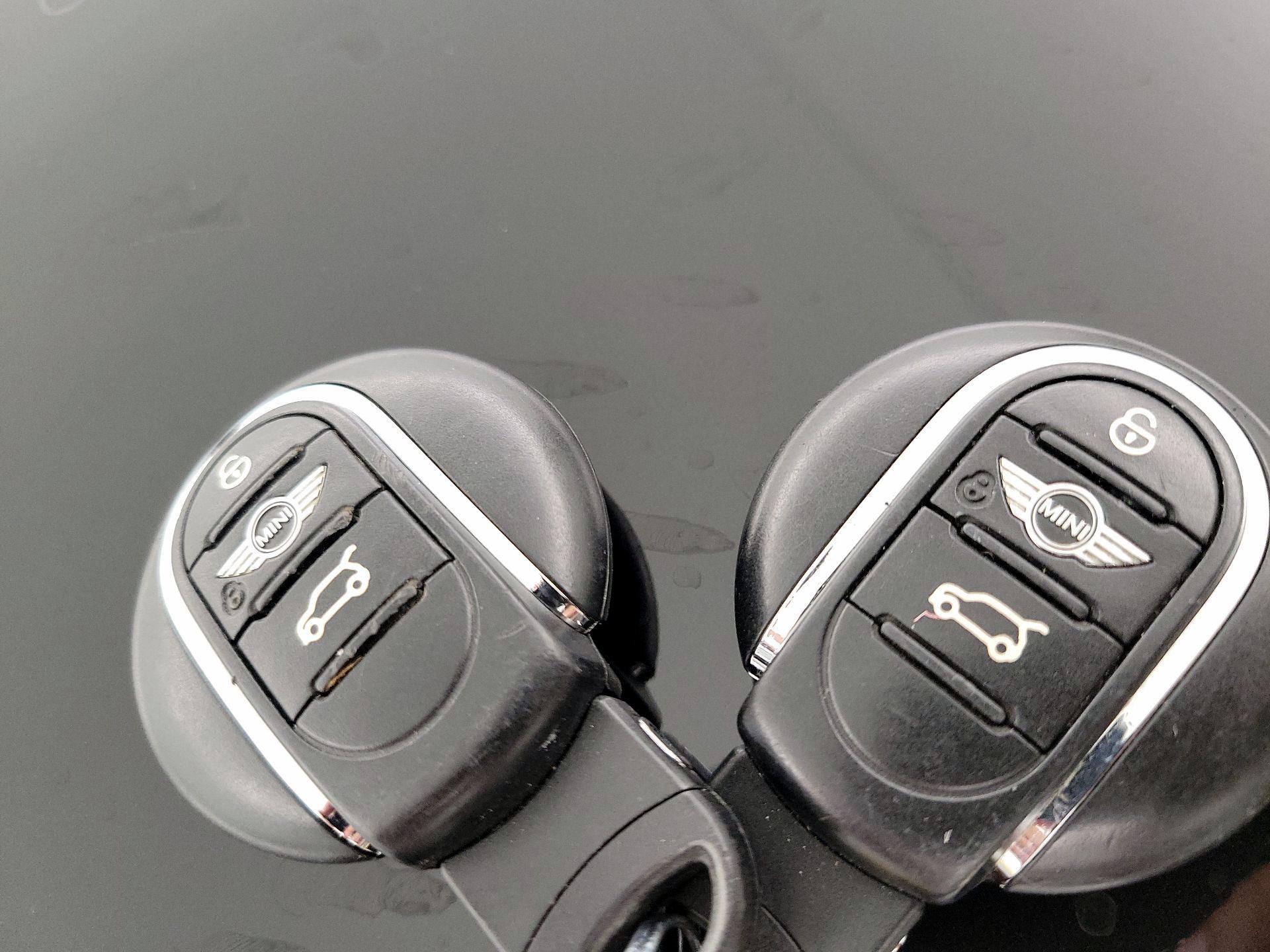 Thumbnail: 2015 MINI Cooper Hardtop - 20