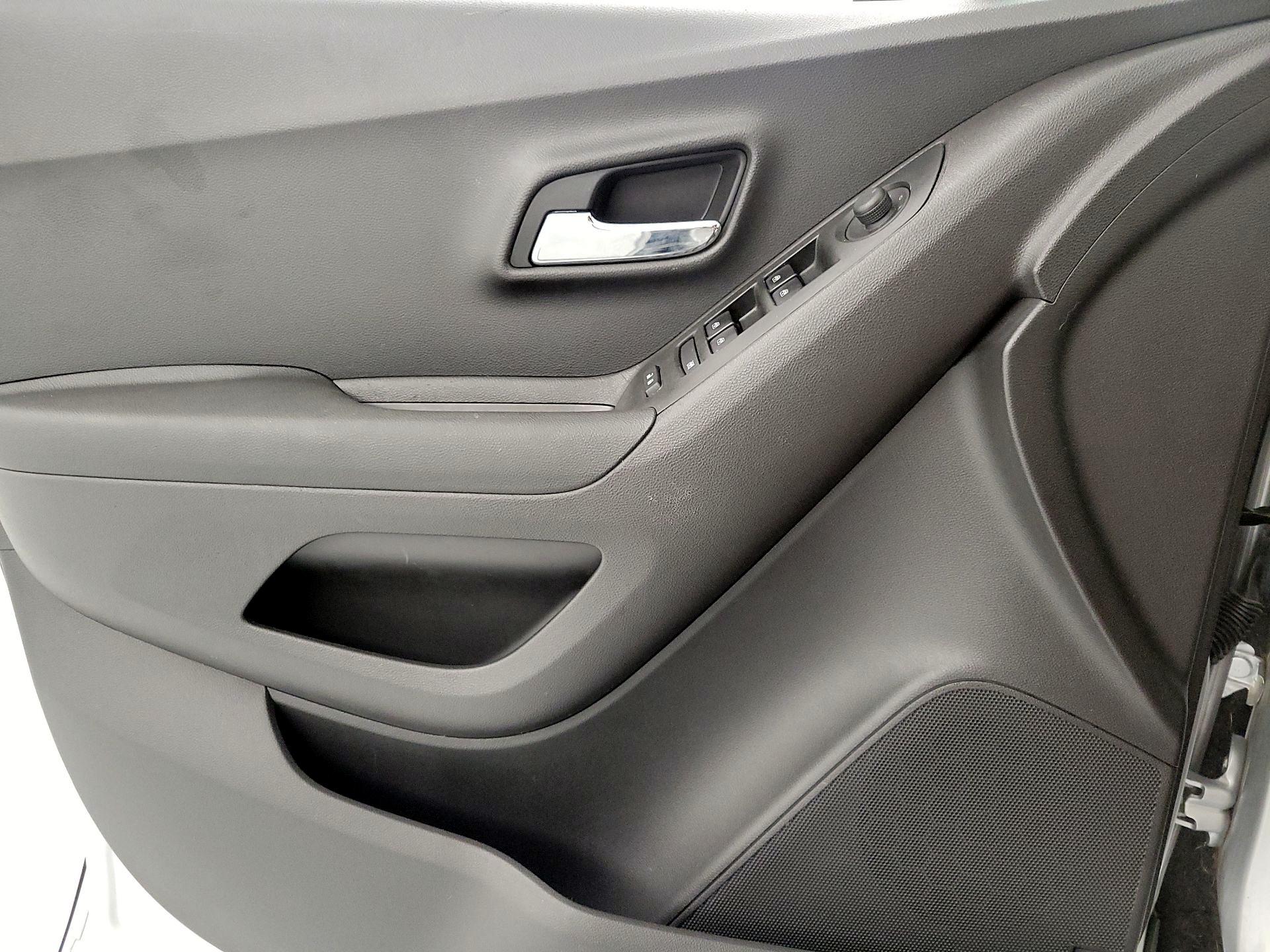 Thumbnail: 2020 Chevrolet Trax - 10