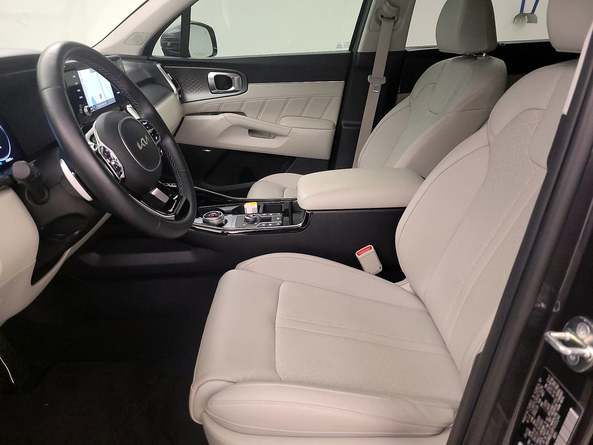 Thumbnail: 2023 Kia Sorento - 9