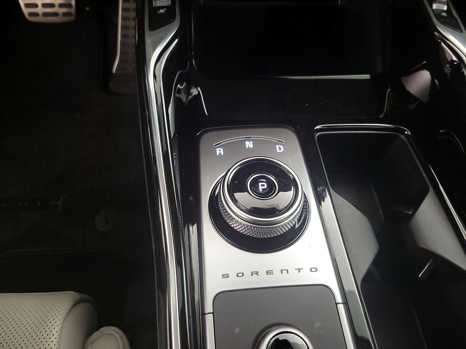 Thumbnail: 2023 Kia Sorento - 16