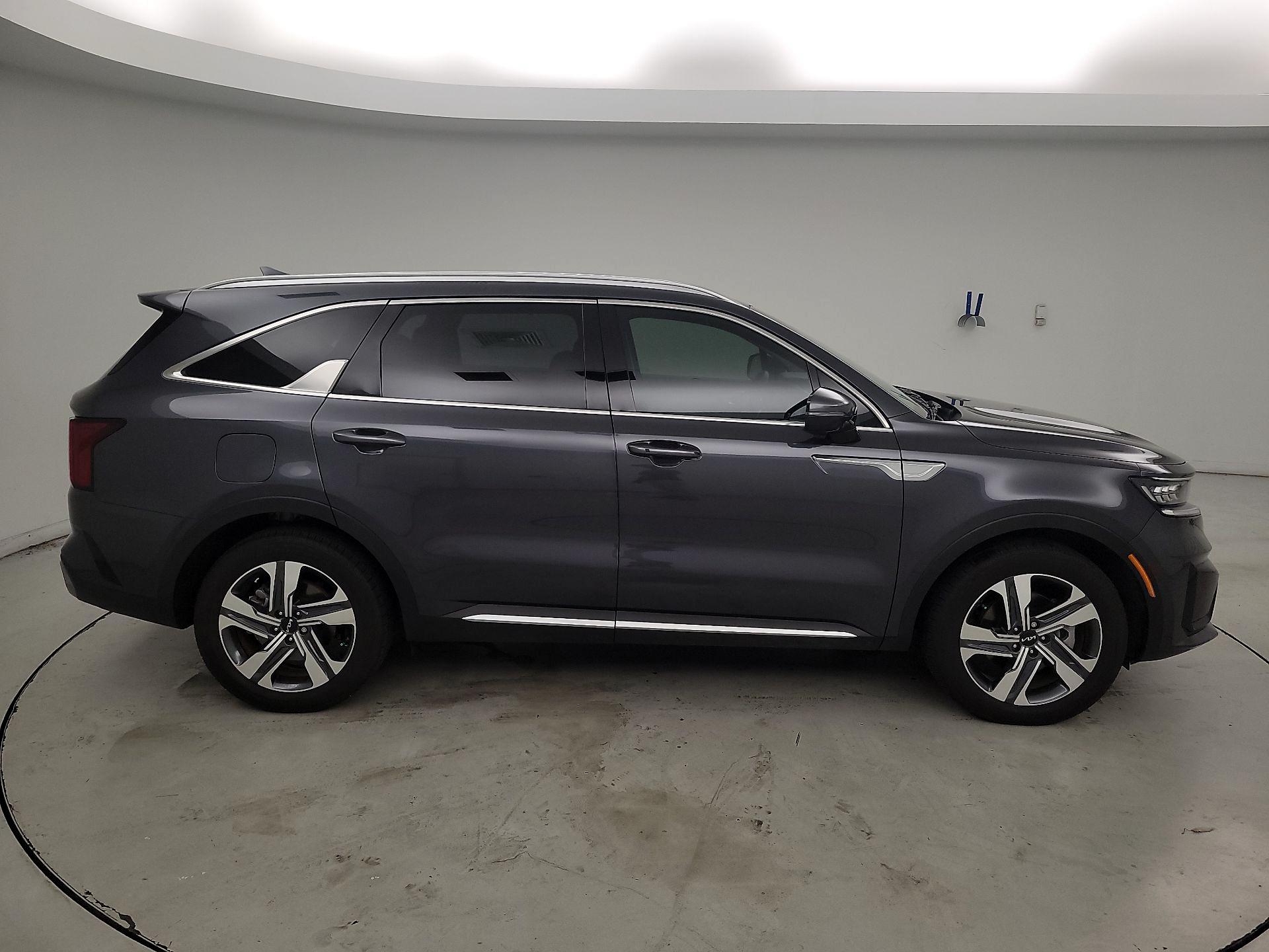 Thumbnail: 2023 Kia Sorento - 4