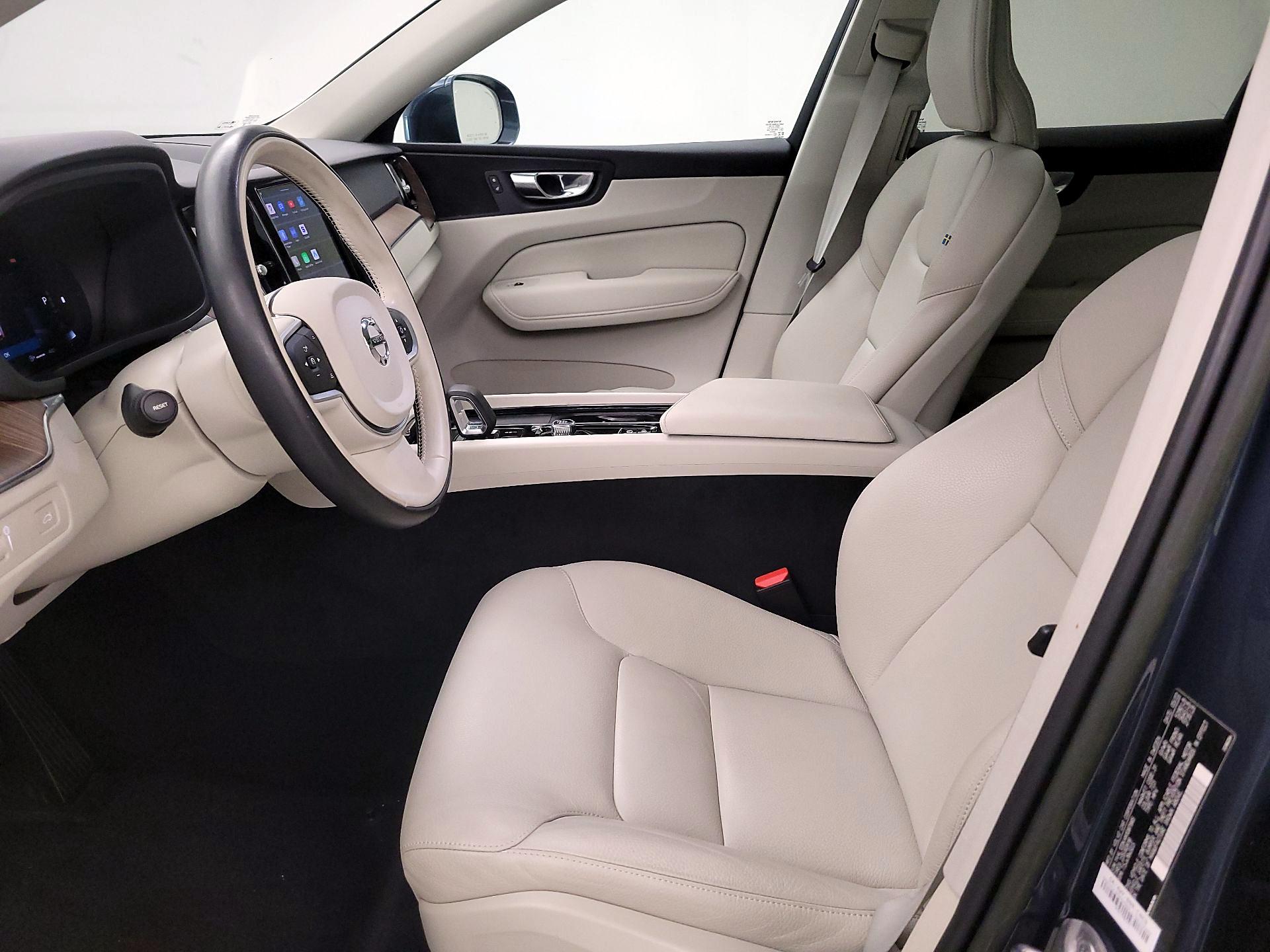 Thumbnail: 2022 Volvo XC60 - 9