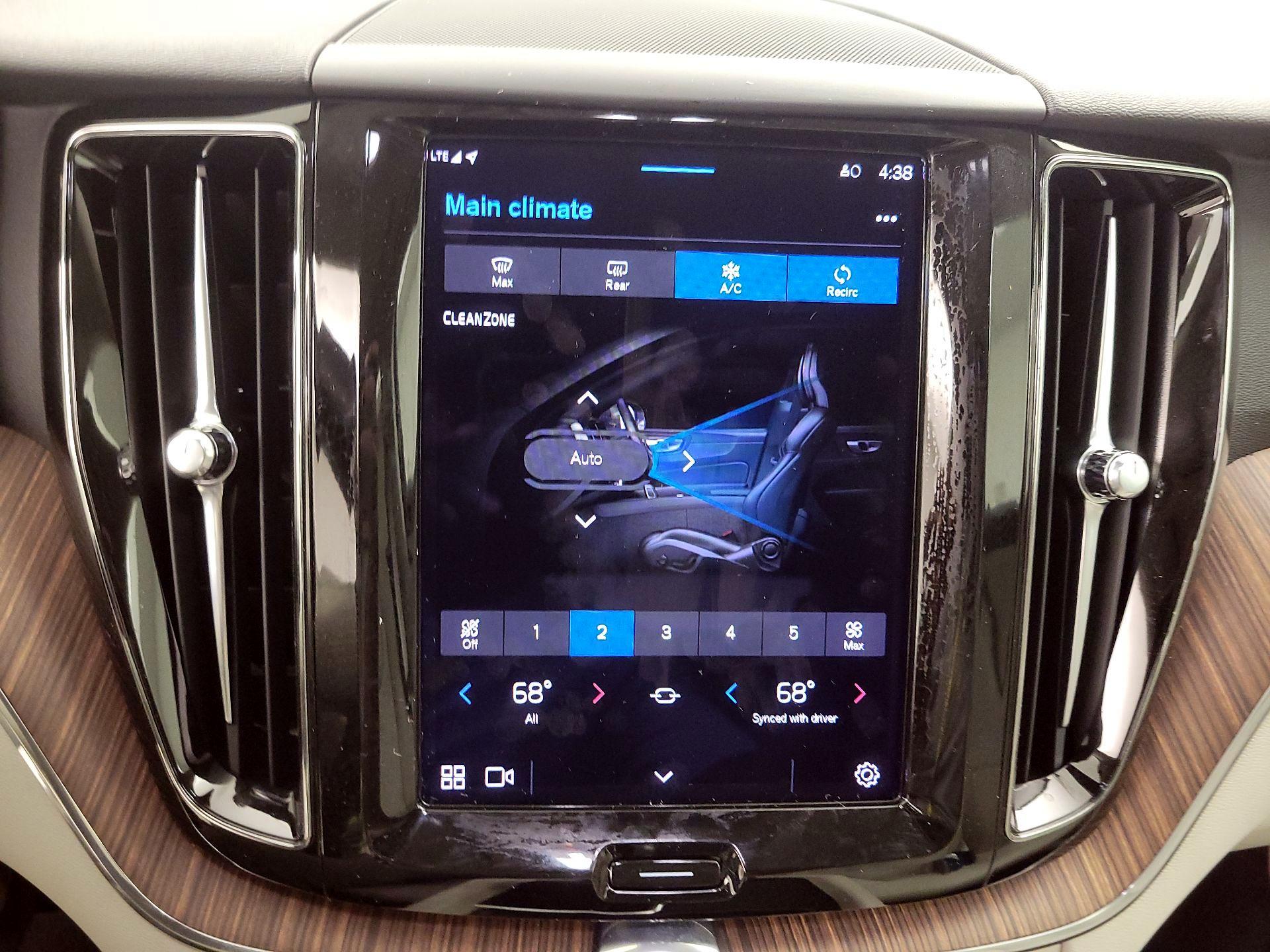 Thumbnail: 2022 Volvo XC60 - 14
