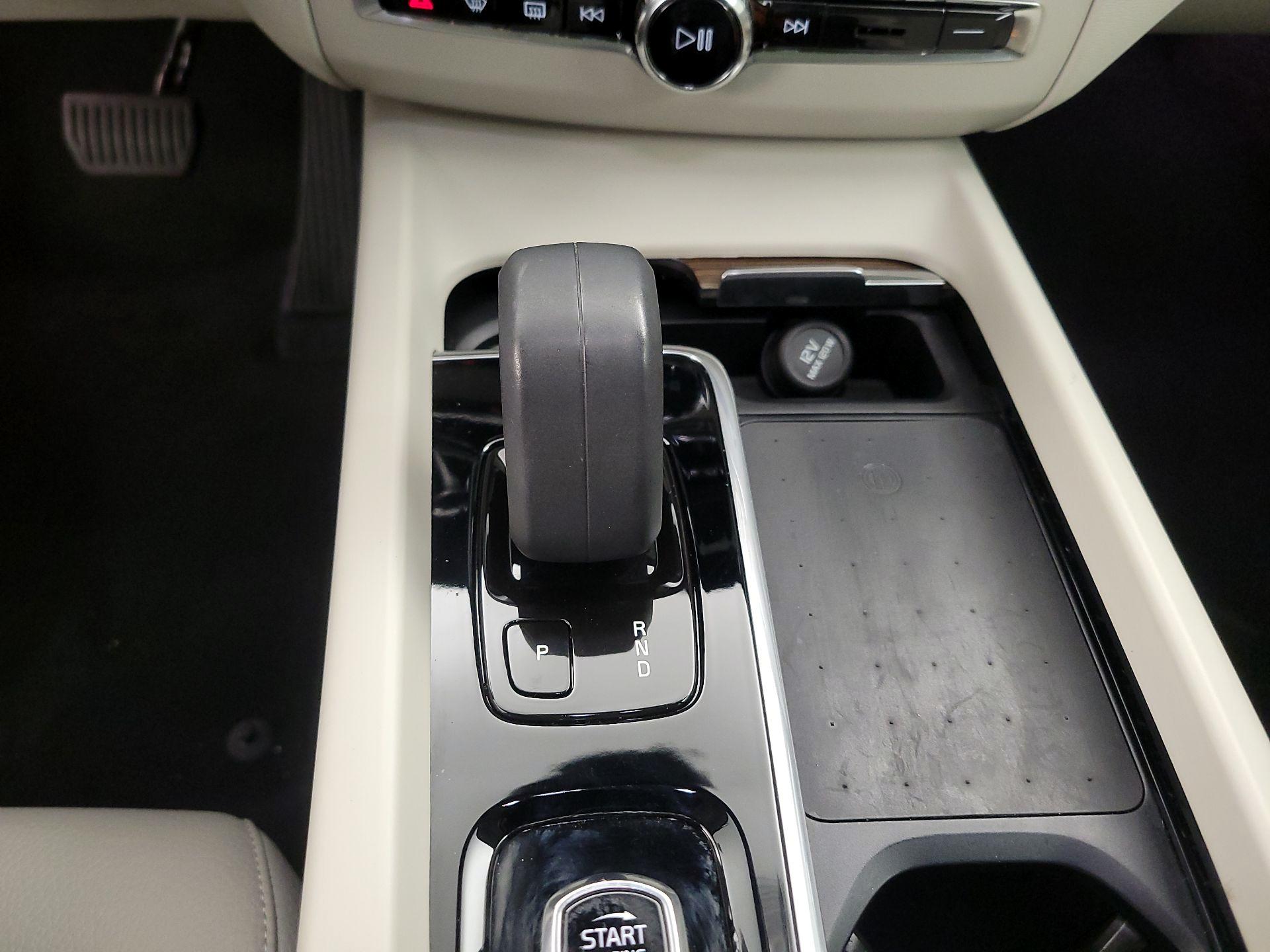 Thumbnail: 2022 Volvo XC60 - 15