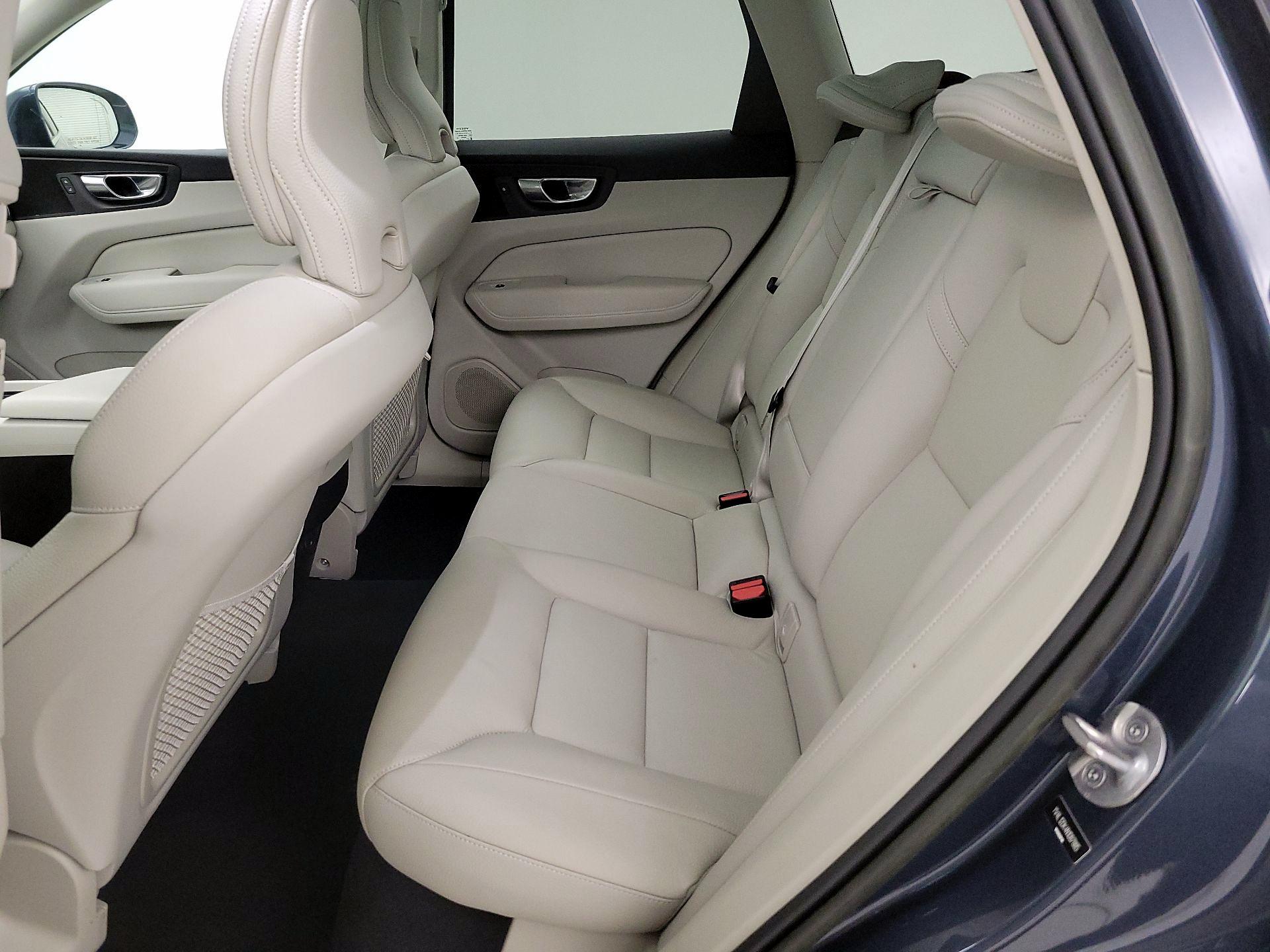 Thumbnail: 2022 Volvo XC60 - 18