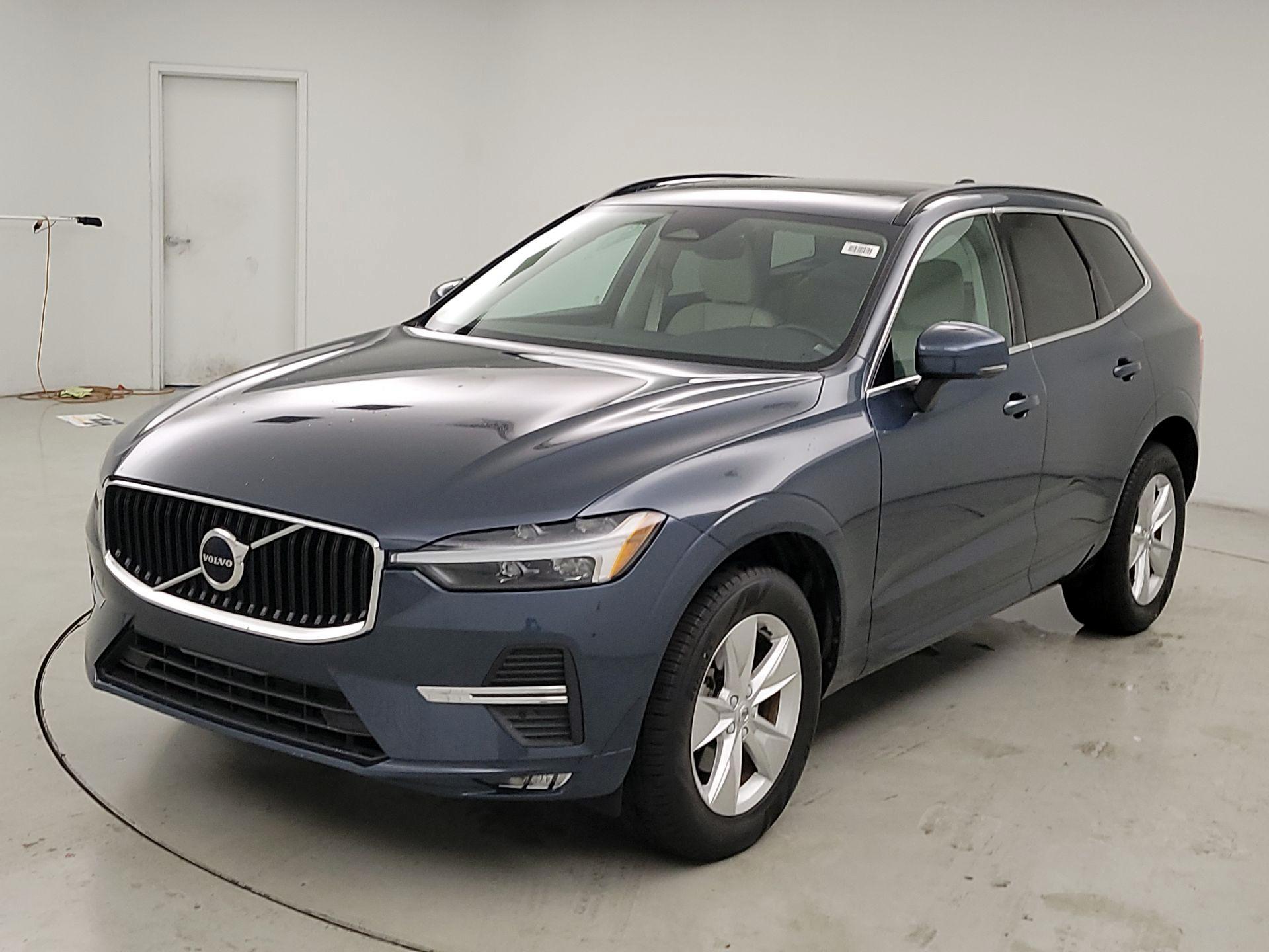 Thumbnail: 2022 Volvo XC60 - 3