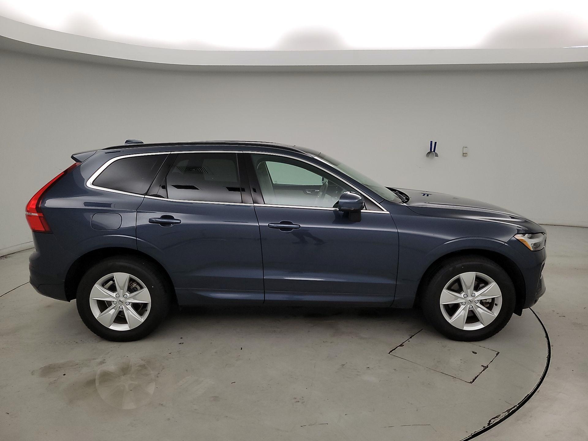 Thumbnail: 2022 Volvo XC60 - 4