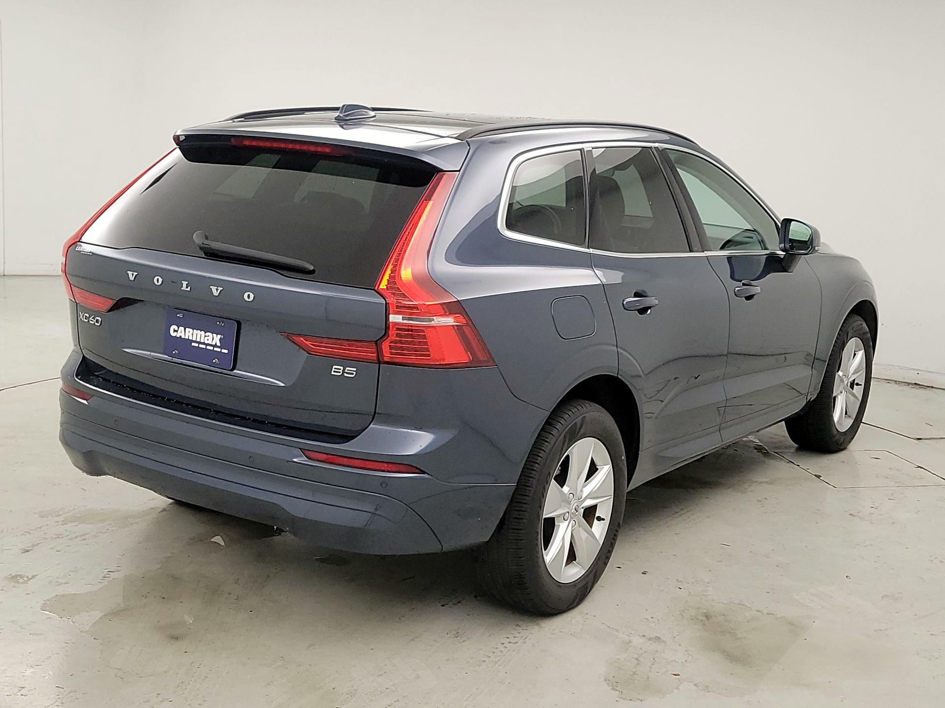 Thumbnail: 2022 Volvo XC60 - 5