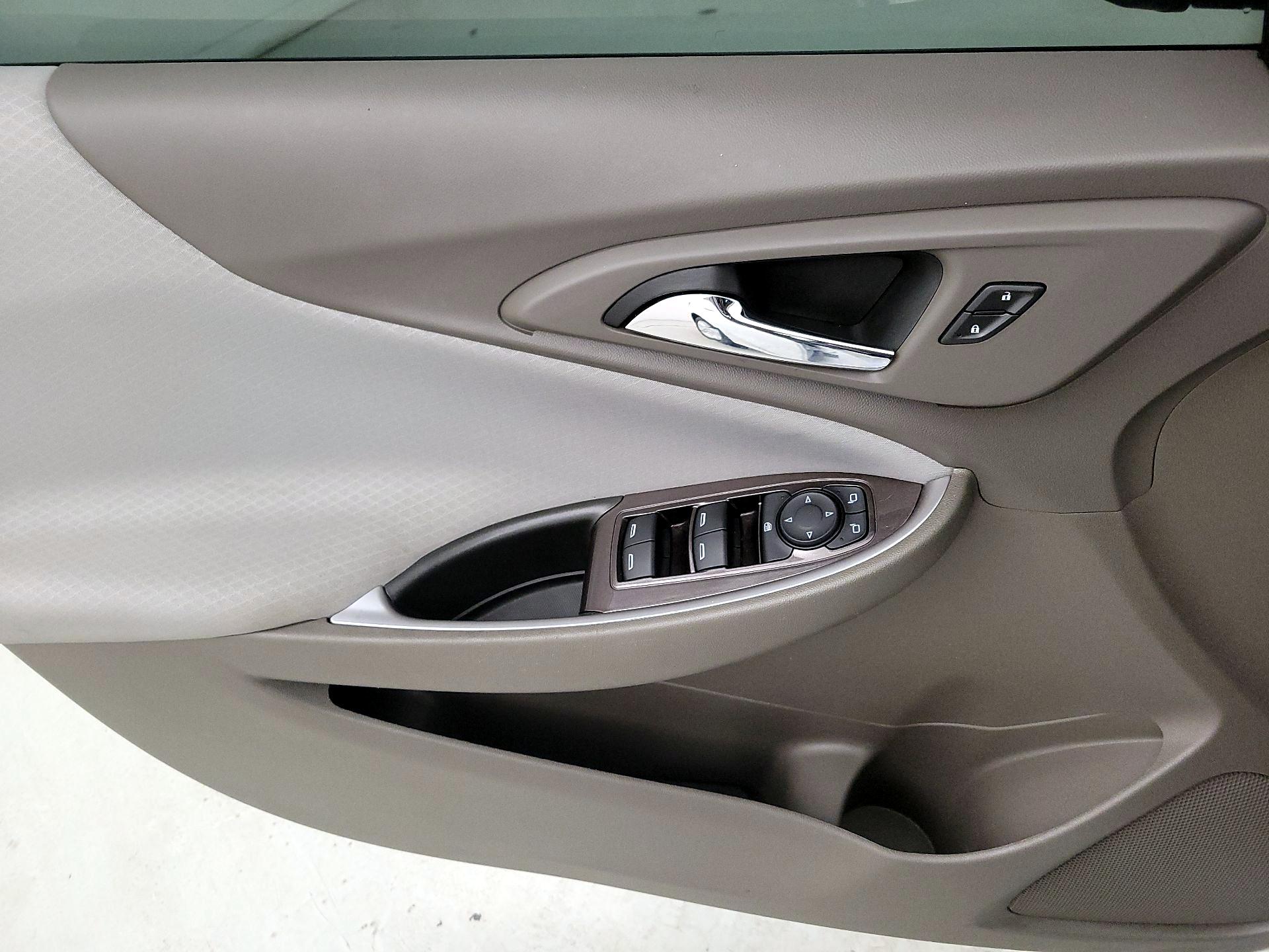 Thumbnail: 2021 Chevrolet Malibu - 12