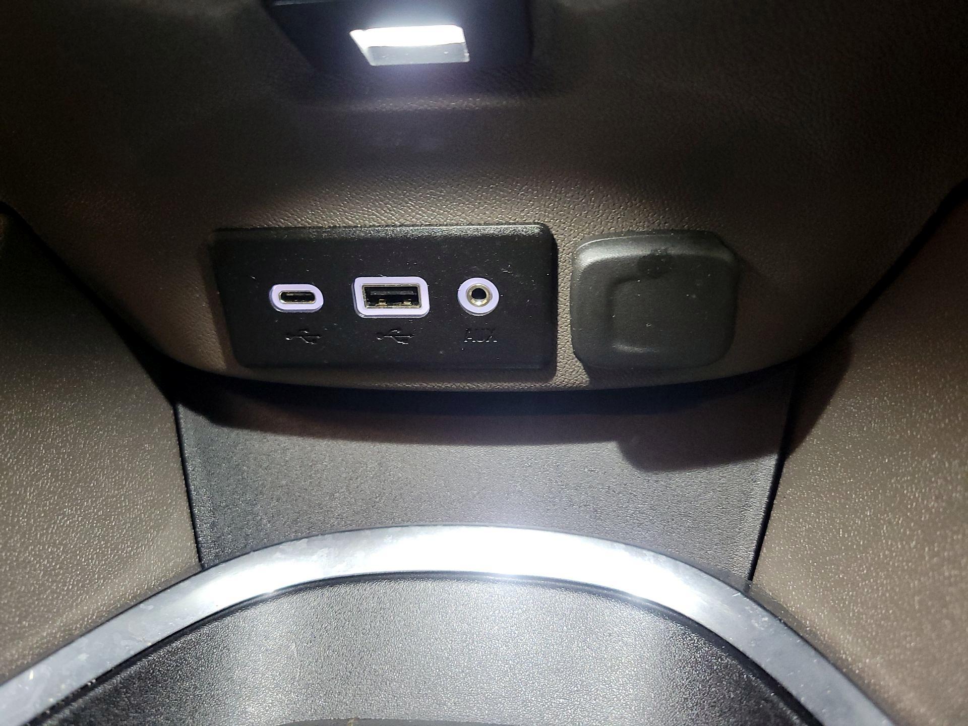 Thumbnail: 2021 Chevrolet Malibu - 18