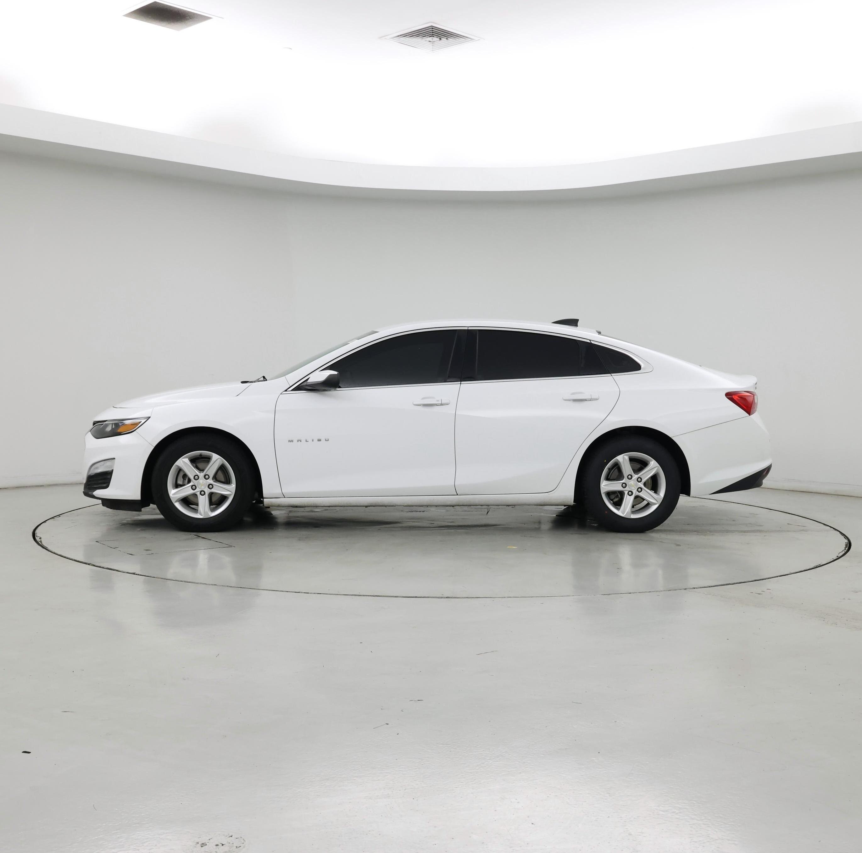 Thumbnail: 2021 Chevrolet Malibu - 3