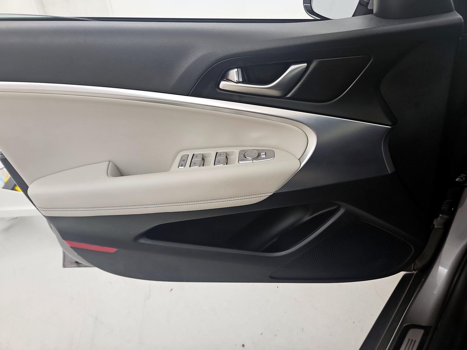 Thumbnail: 2024 Genesis G70 - 12