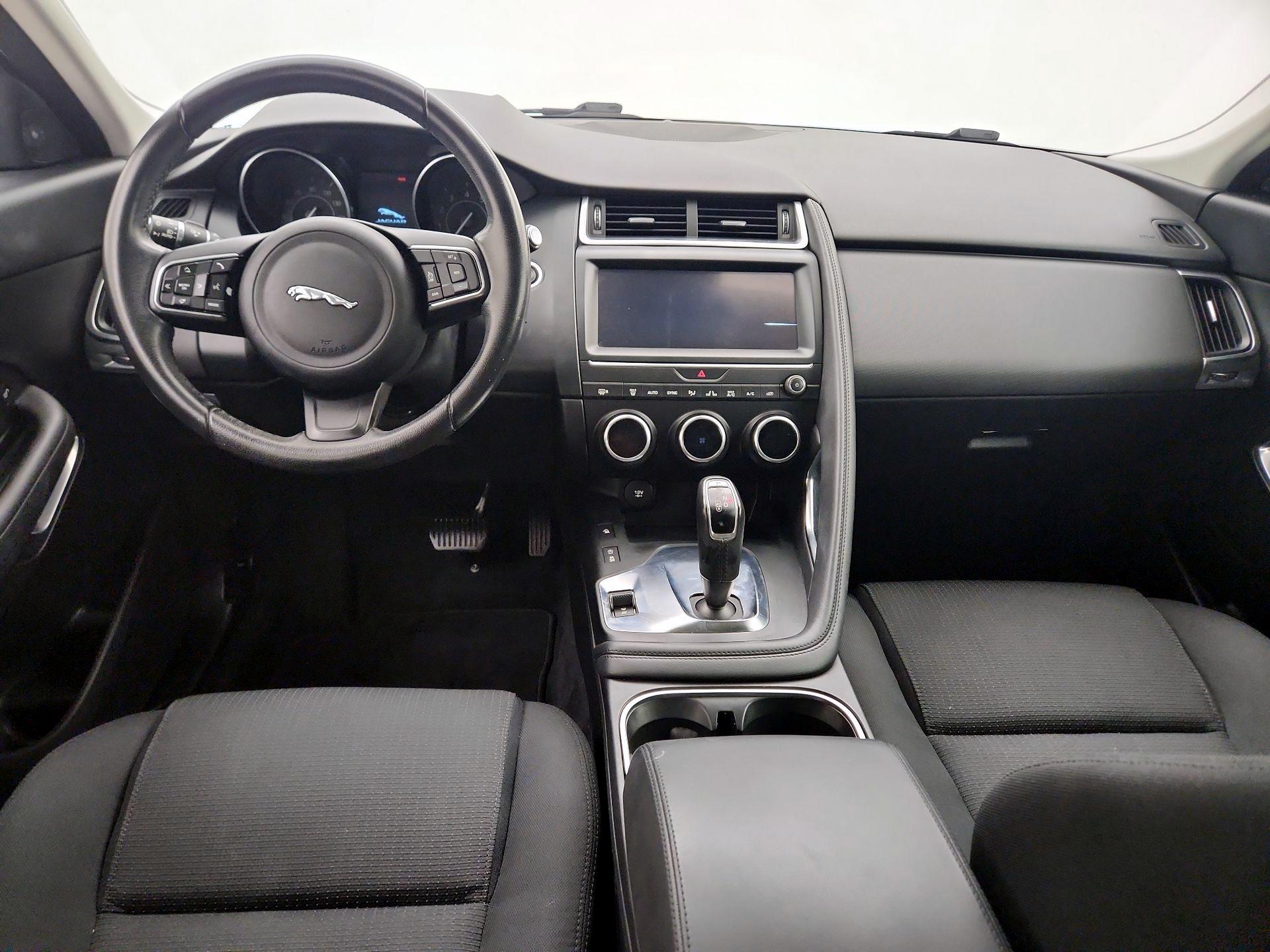 Thumbnail: 2019 Jaguar E-Pace - 9