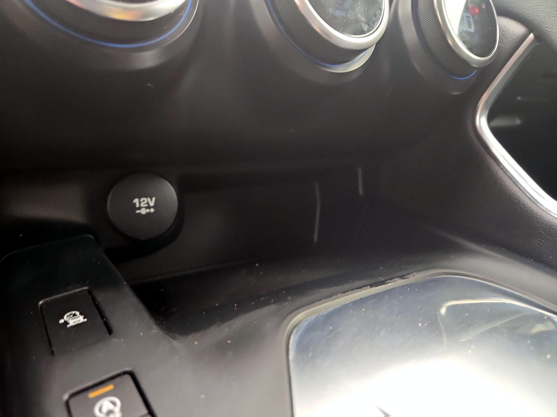 Thumbnail: 2019 Jaguar E-Pace - 18