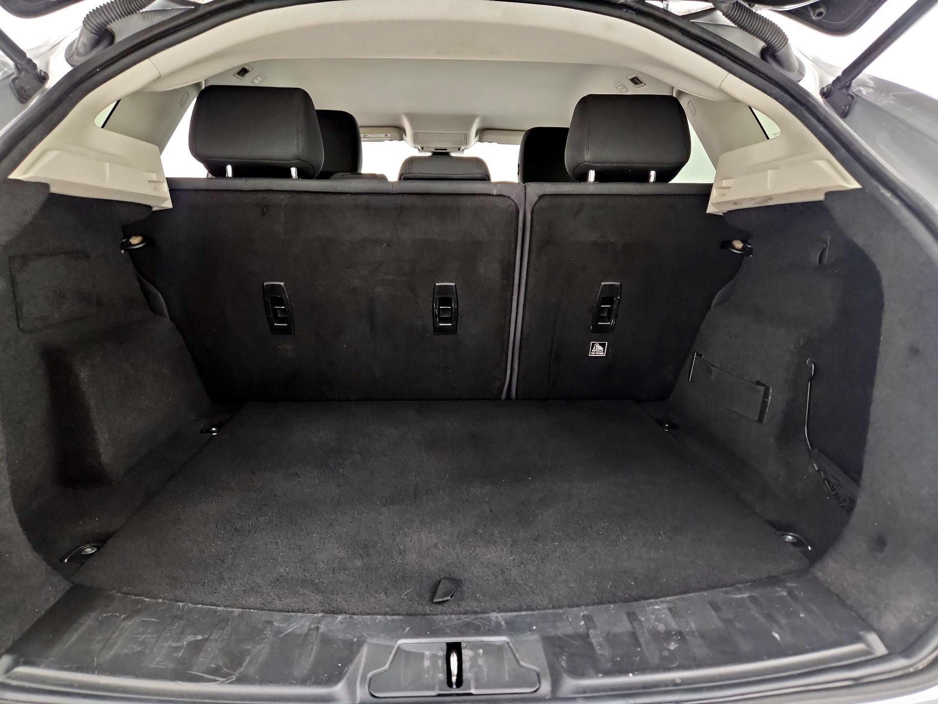 Thumbnail: 2019 Jaguar E-Pace - 20