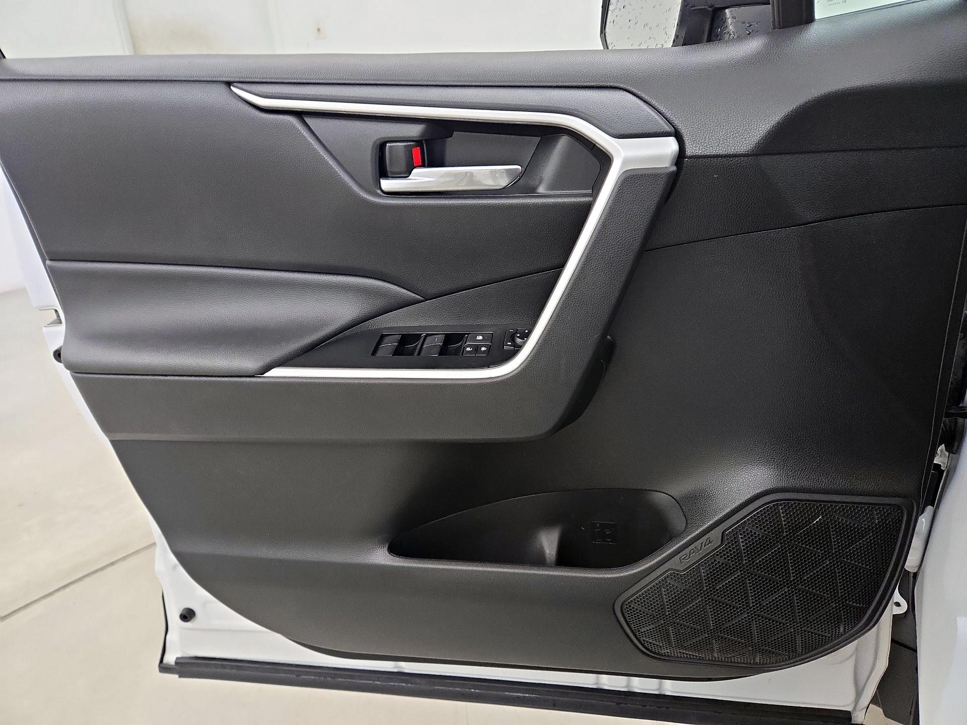 Thumbnail: 2021 Toyota RAV4 - 12