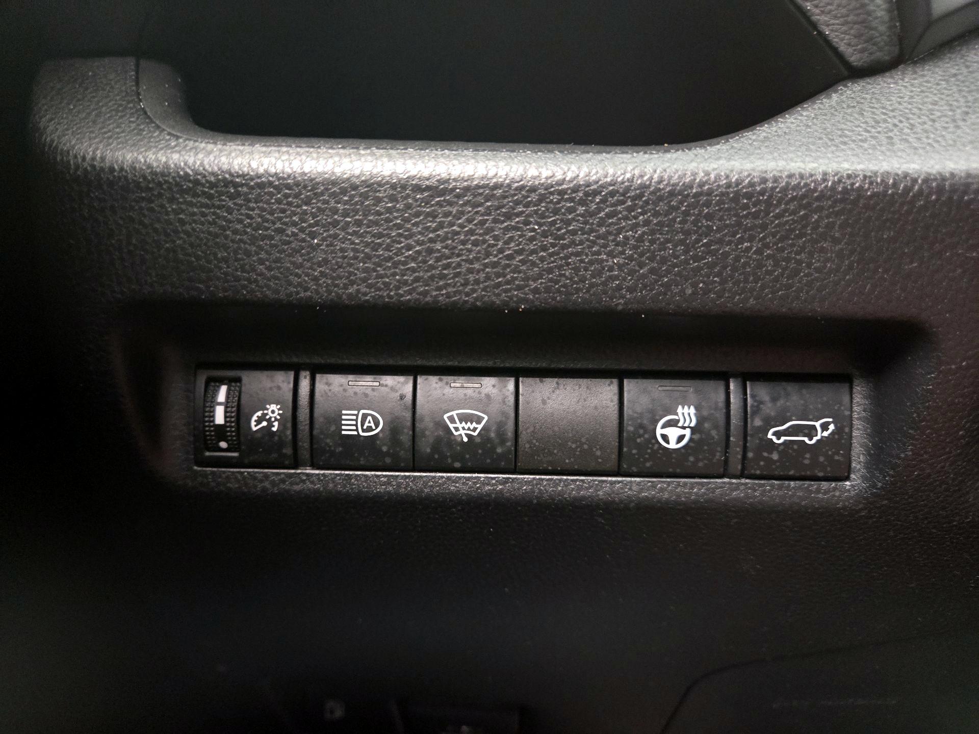 Thumbnail: 2021 Toyota RAV4 - 13