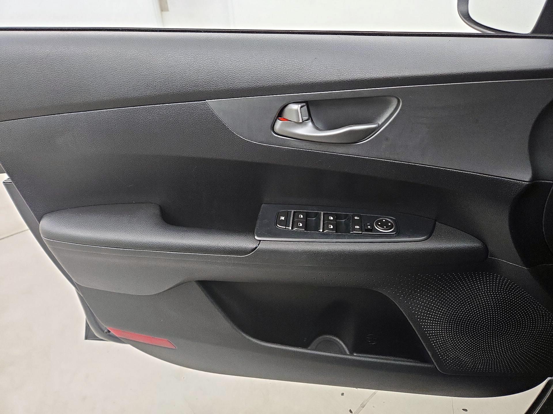 Thumbnail: 2020 Kia Forte - 12