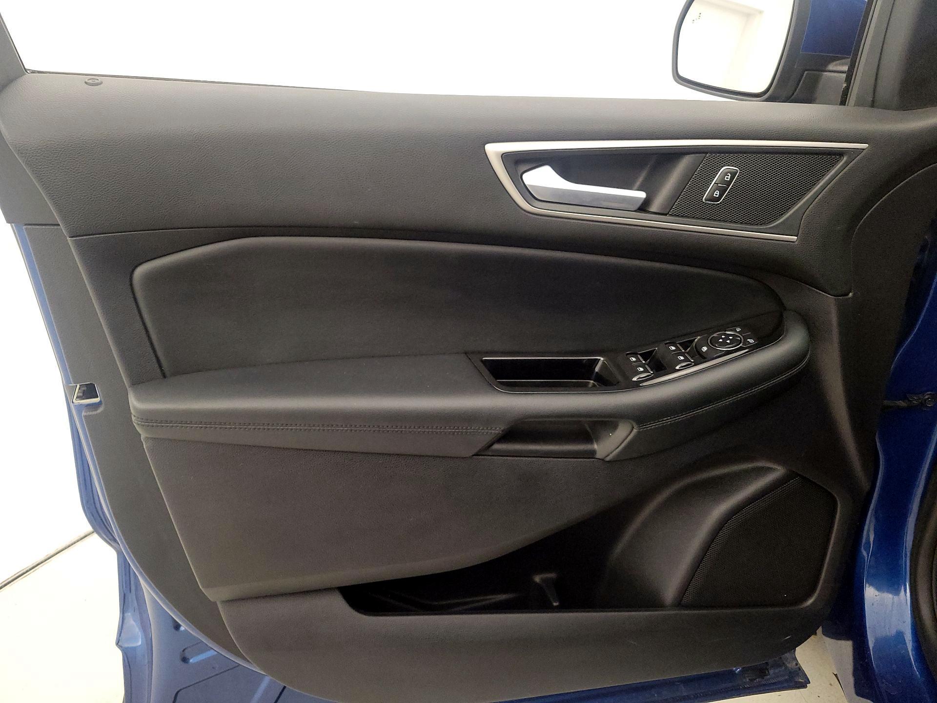 Thumbnail: 2020 Ford Edge - 12