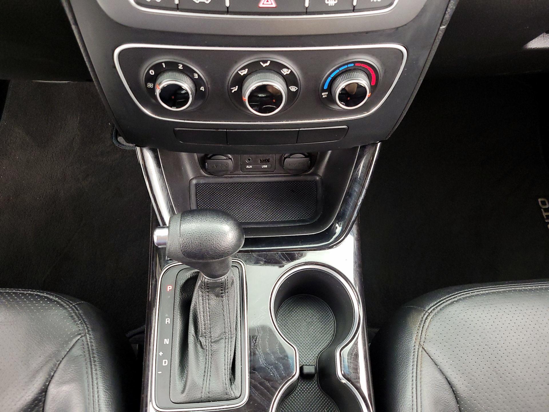 Thumbnail: 2015 Kia Sorento - 16