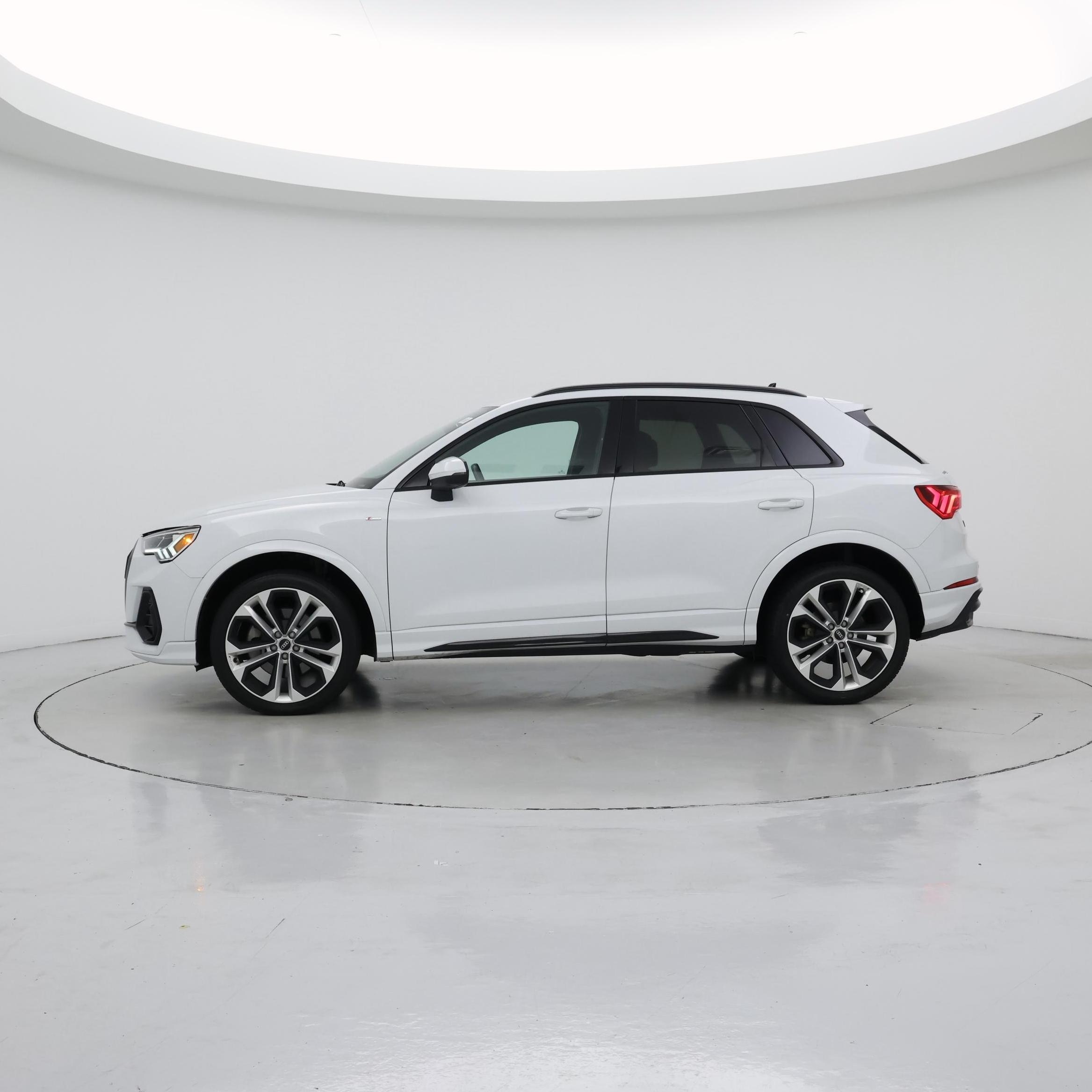 Thumbnail: 2022 Audi Q3 - 3