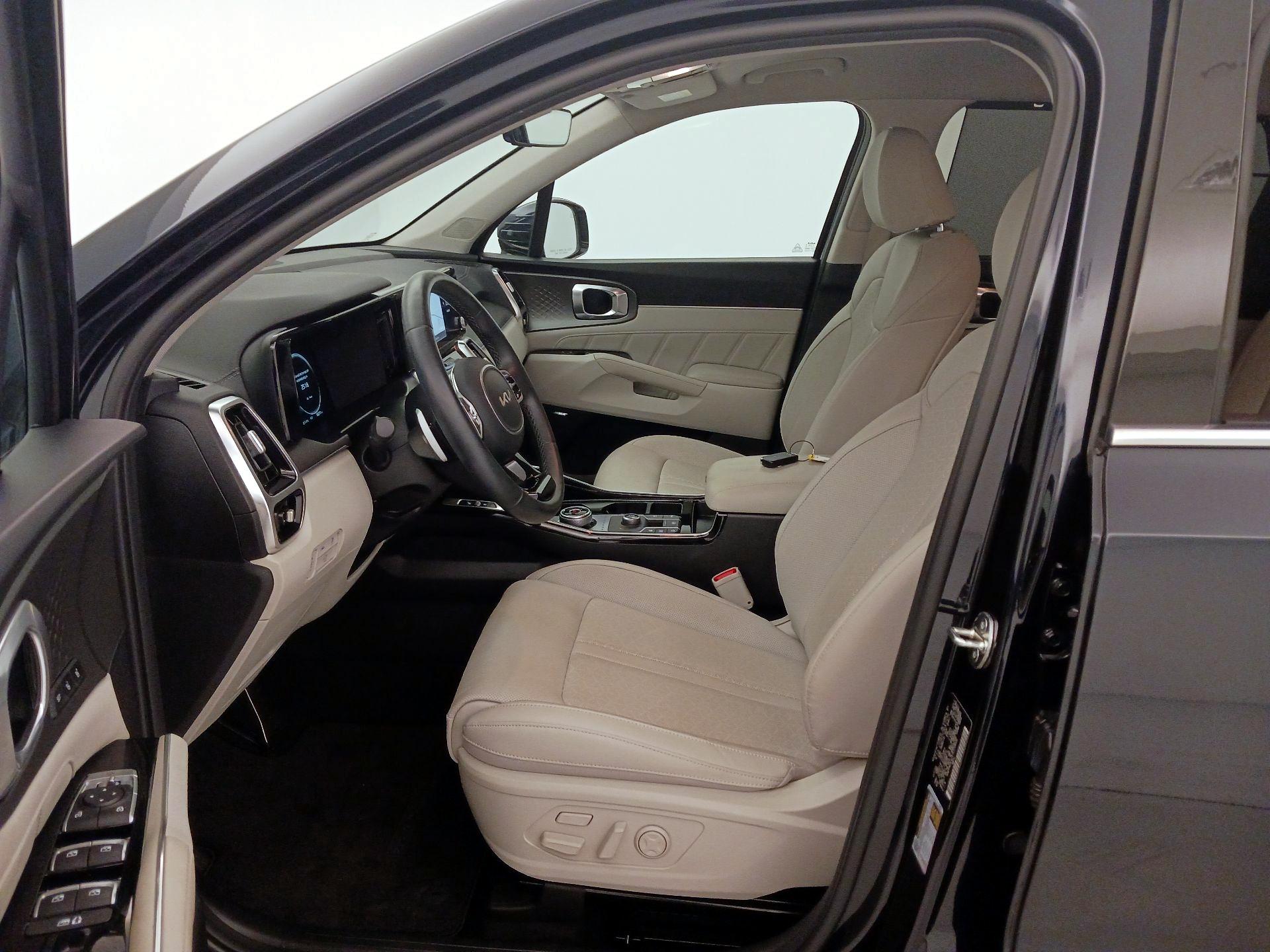 Thumbnail: 2023 Kia Sorento - 11