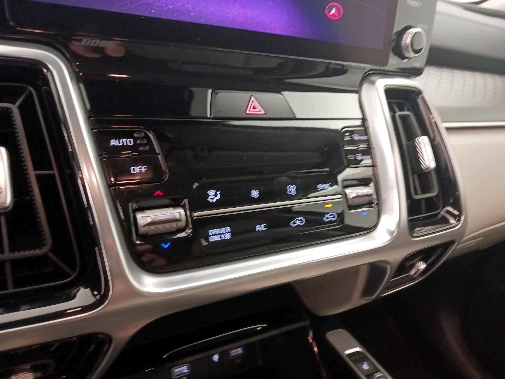 Thumbnail: 2023 Kia Sorento - 17
