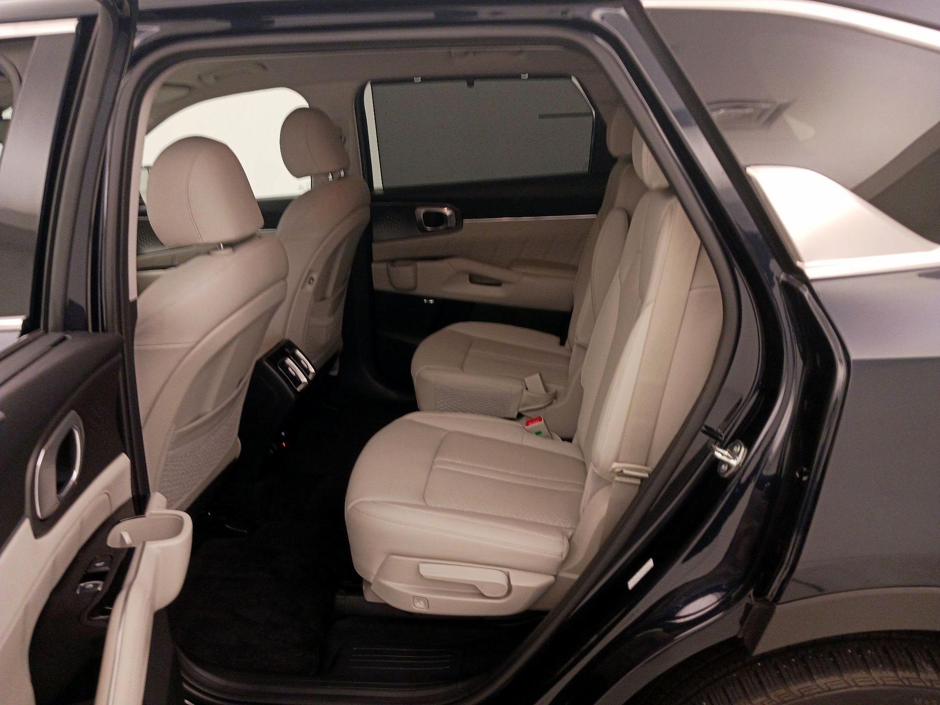 Thumbnail: 2023 Kia Sorento - 20