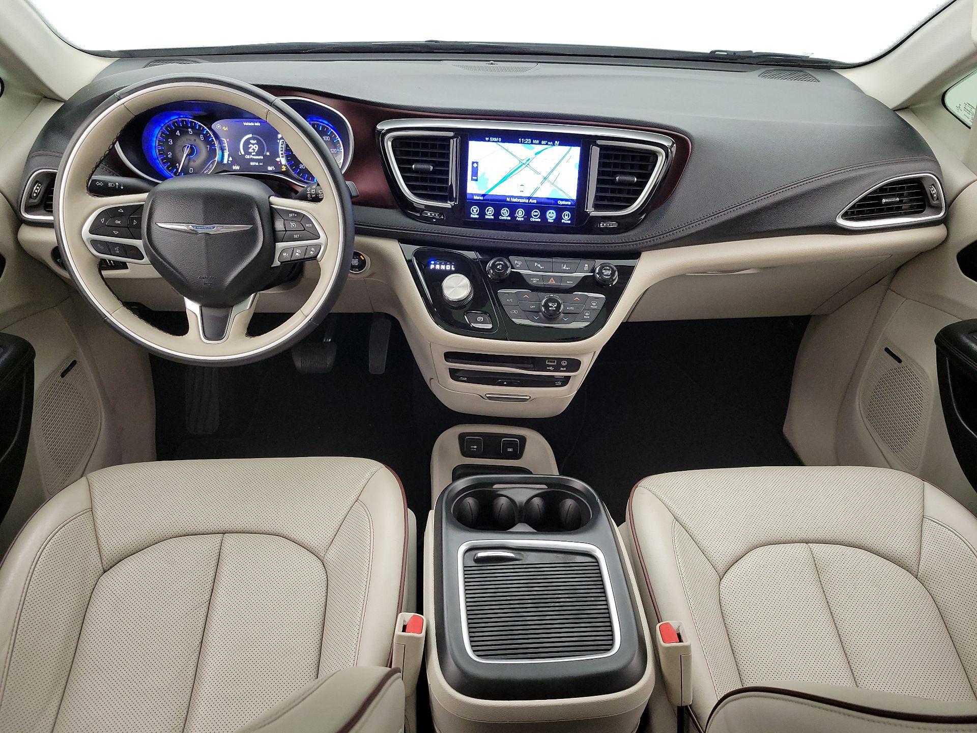 Thumbnail: 2017 Chrysler Pacifica - 9