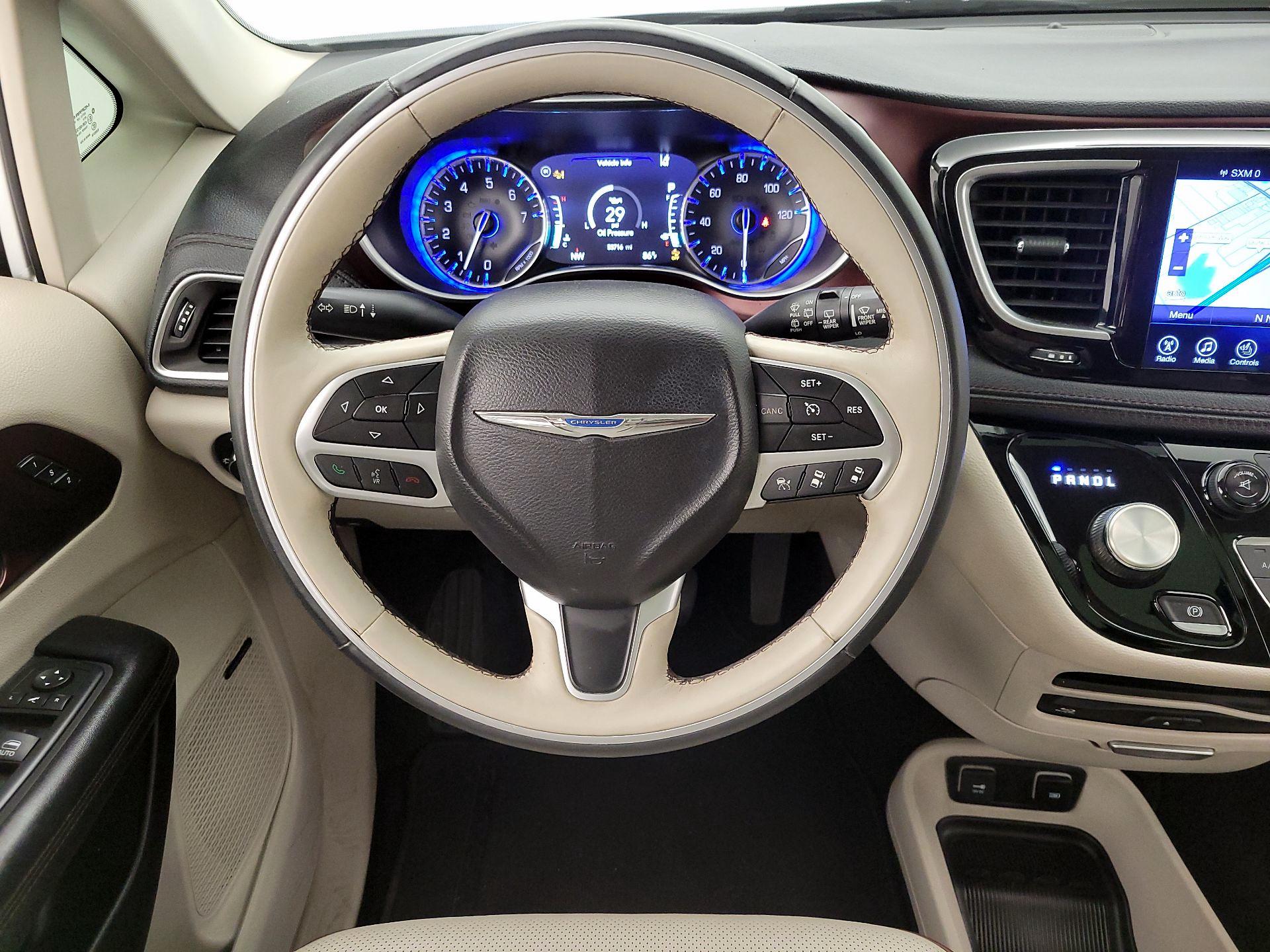 Thumbnail: 2017 Chrysler Pacifica - 10
