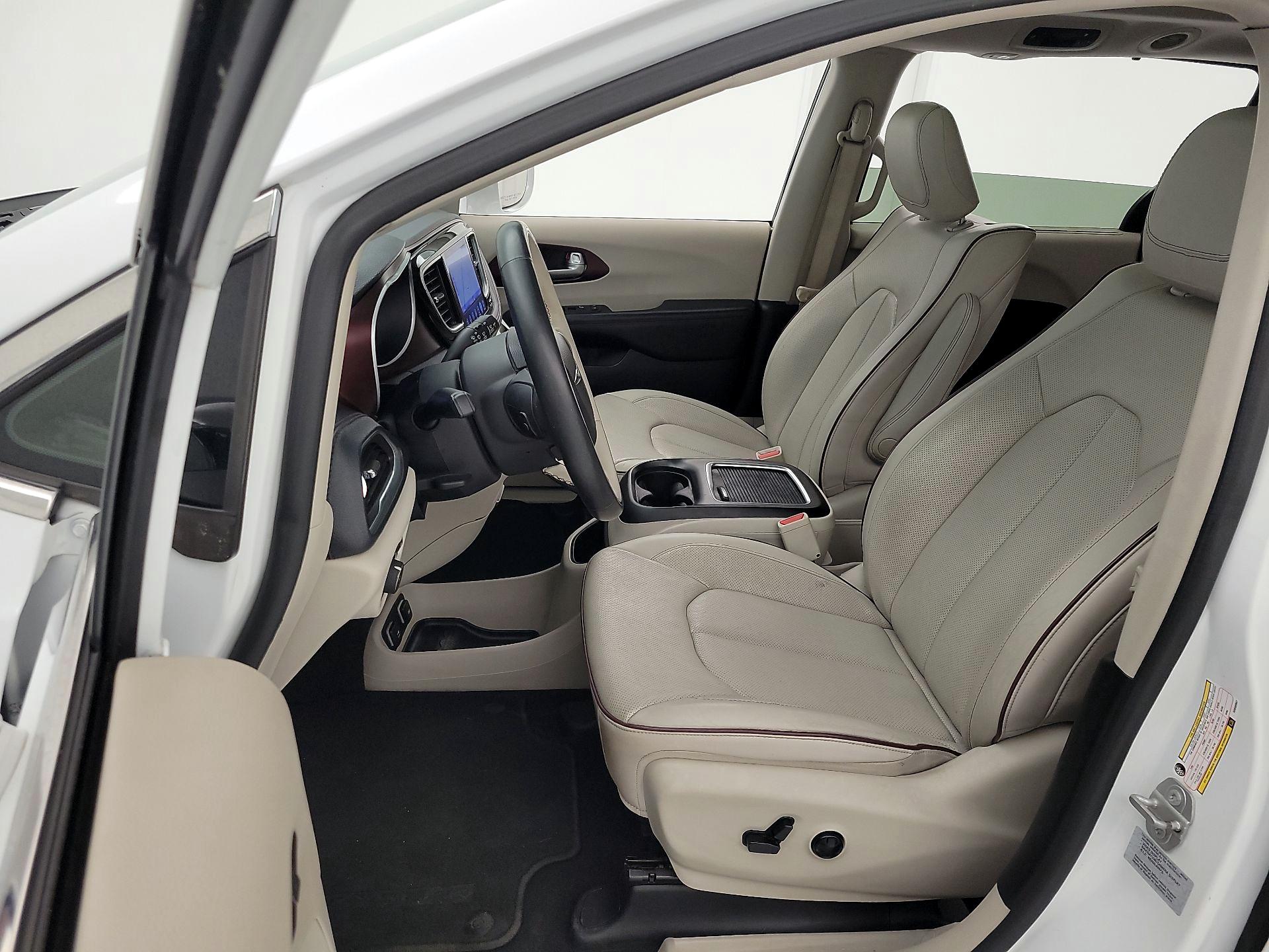 Thumbnail: 2017 Chrysler Pacifica - 11