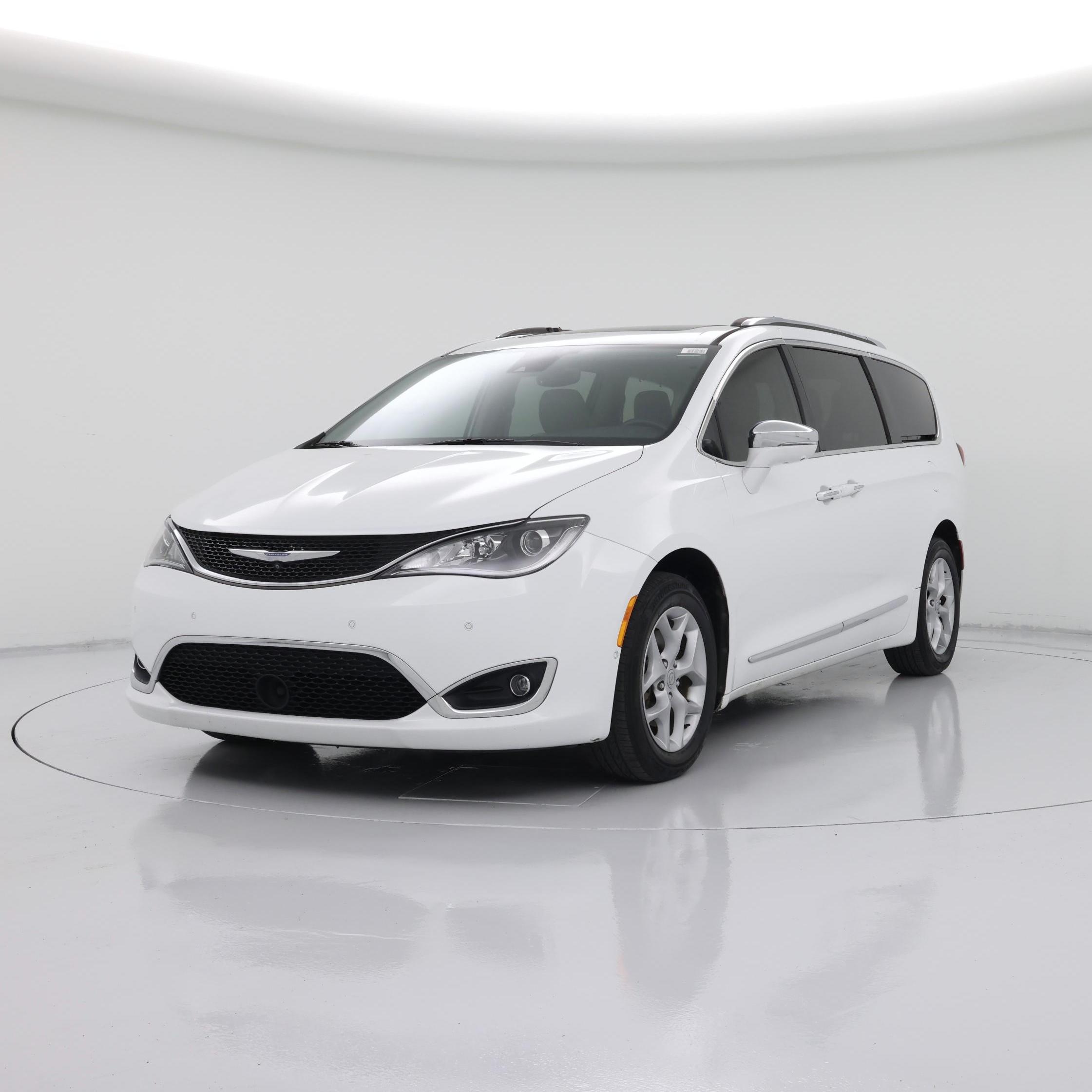 Thumbnail: 2017 Chrysler Pacifica - 4