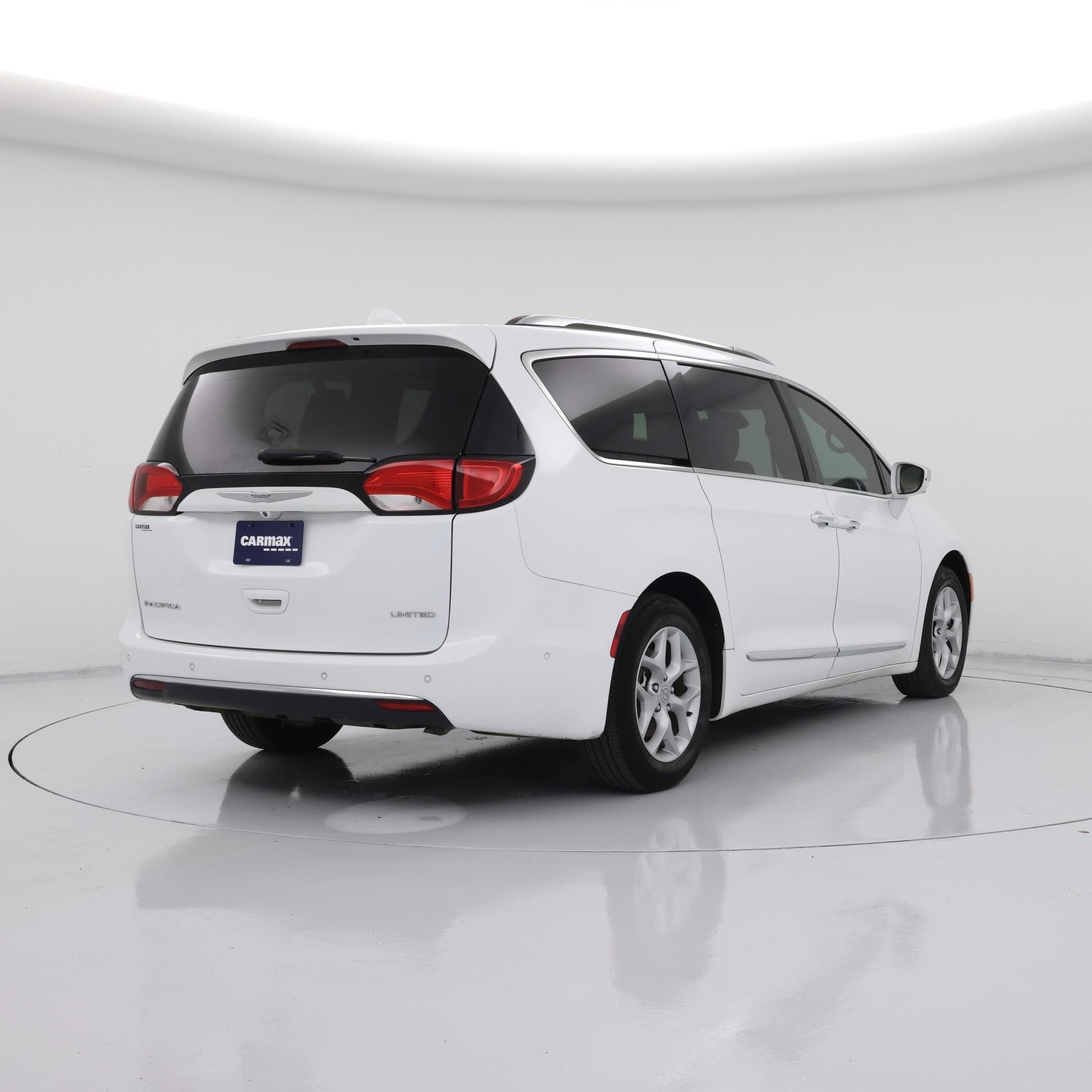 Thumbnail: 2017 Chrysler Pacifica - 8
