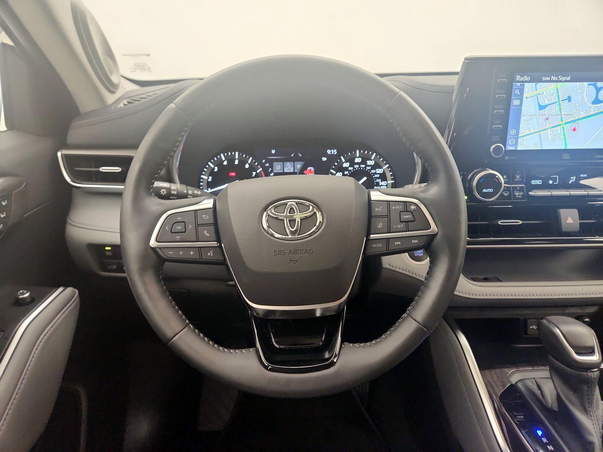 Thumbnail: 2021 Toyota Highlander - 10