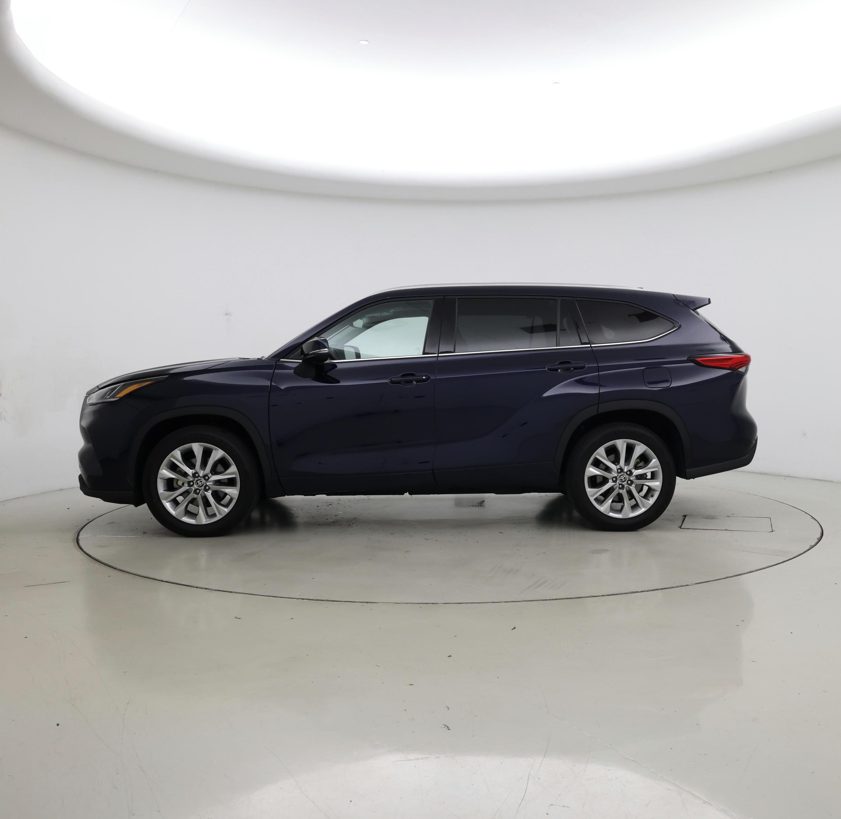 Thumbnail: 2021 Toyota Highlander - 3