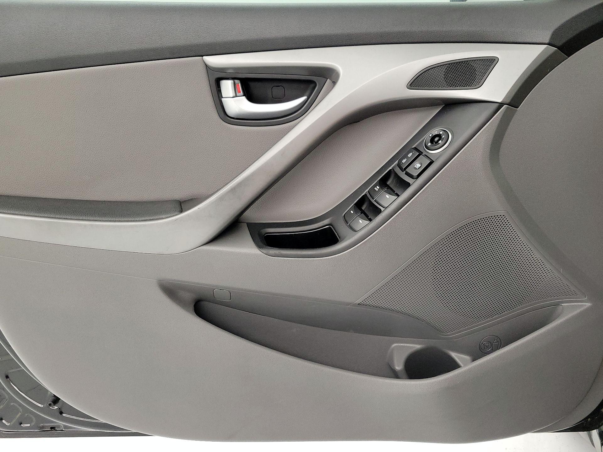 Thumbnail: 2016 Hyundai Elantra - 10