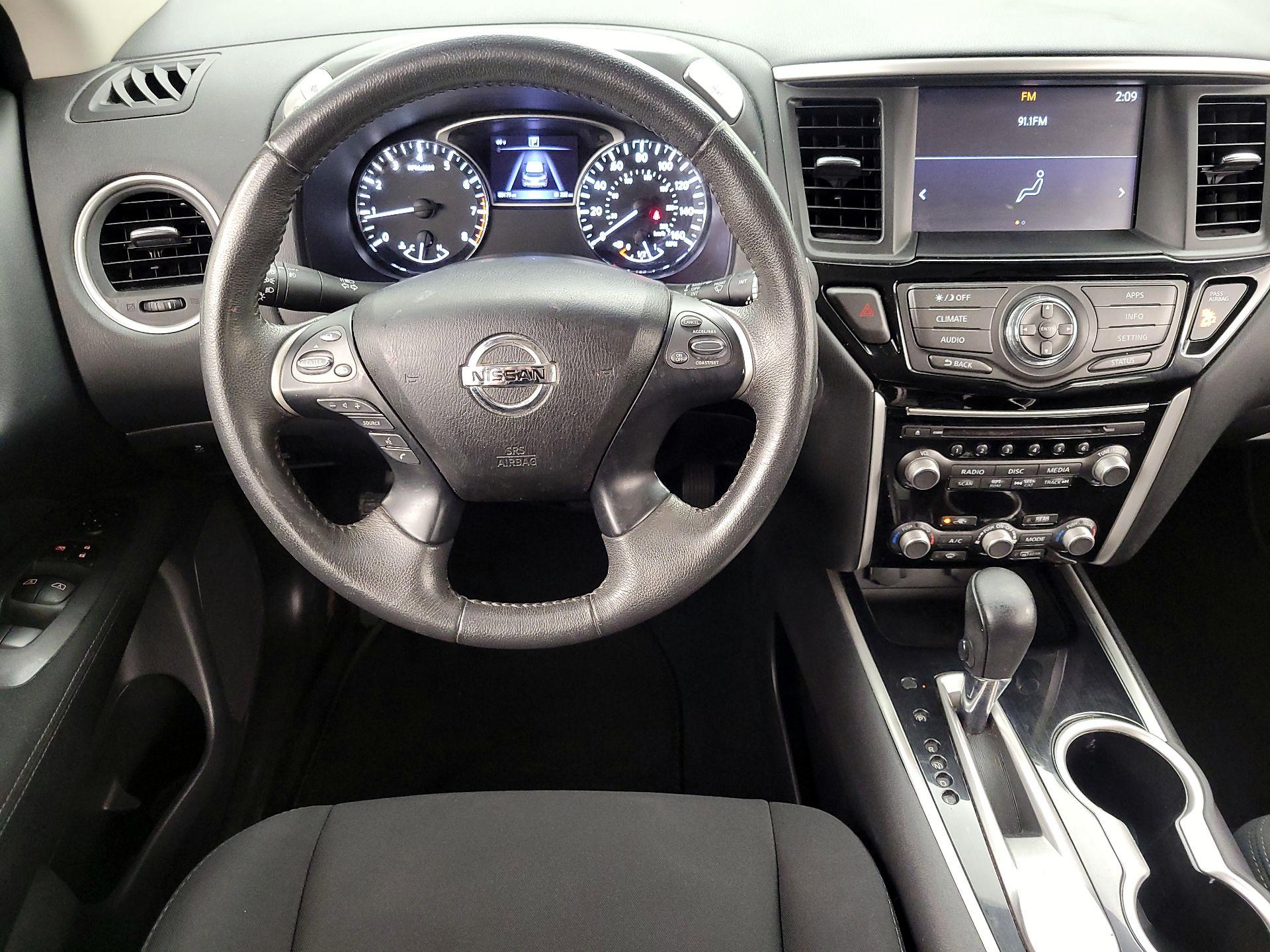 Thumbnail: 2017 Nissan Pathfinder - 10