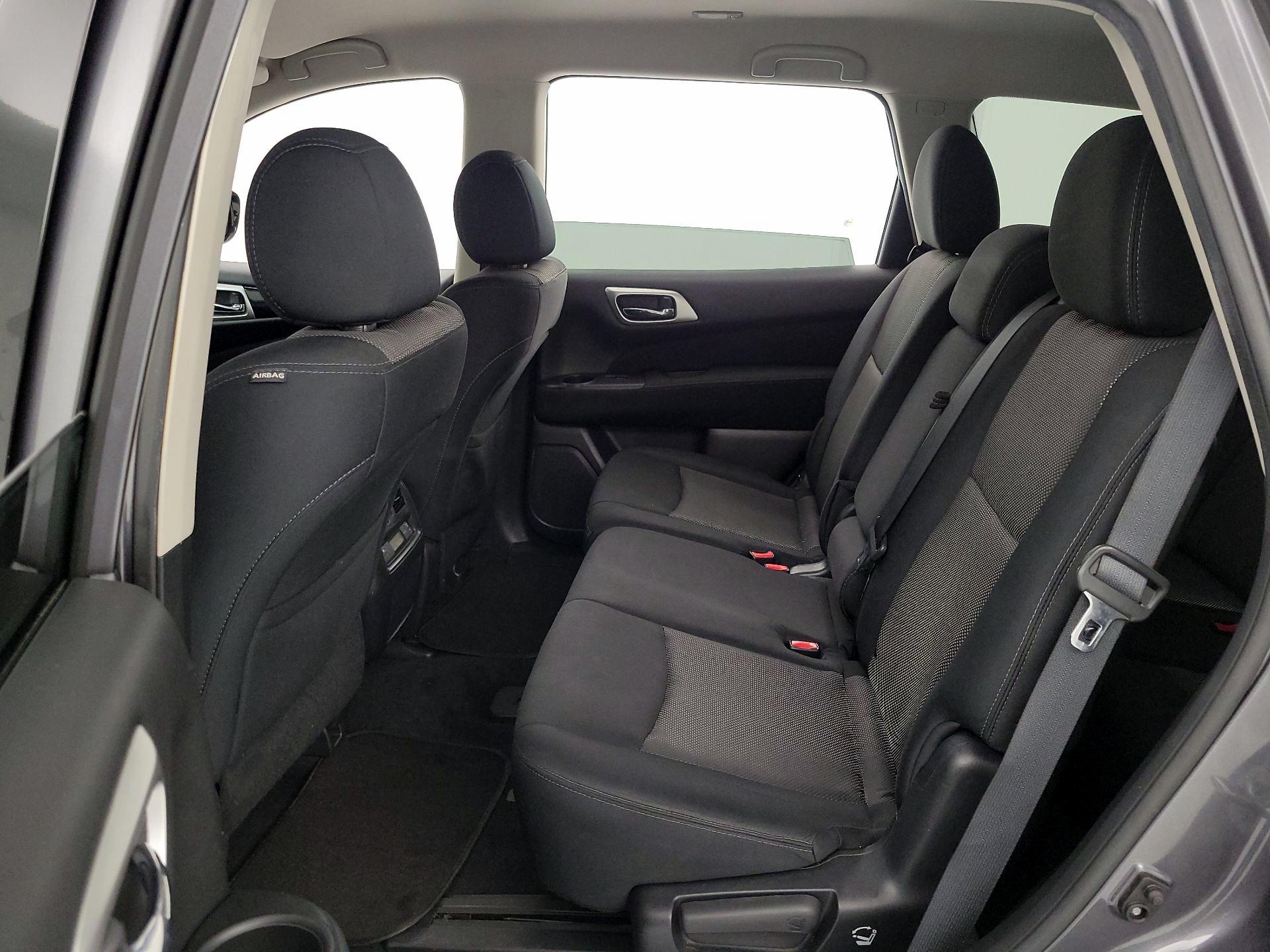 Thumbnail: 2017 Nissan Pathfinder - 18