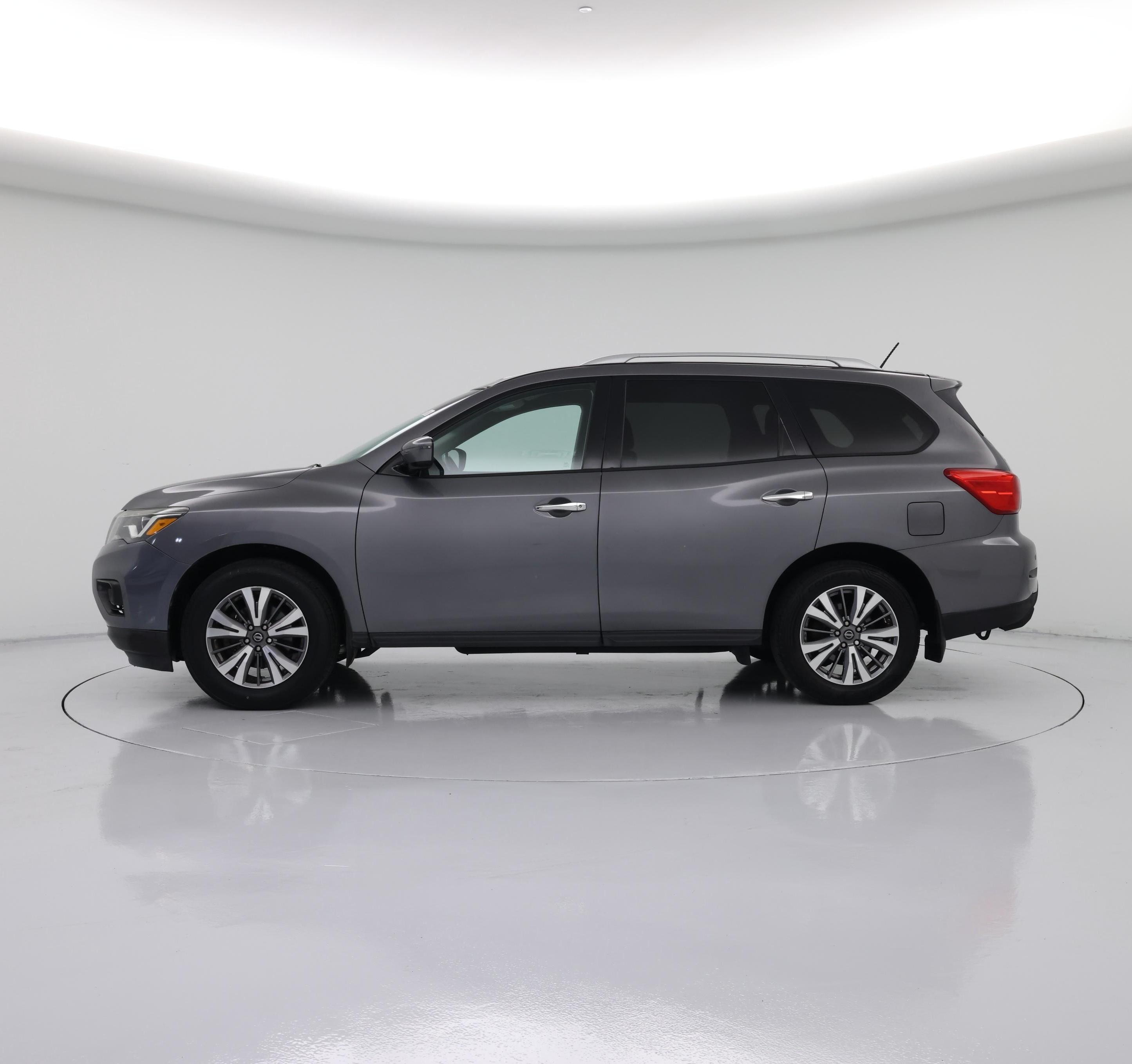 Thumbnail: 2017 Nissan Pathfinder - 3