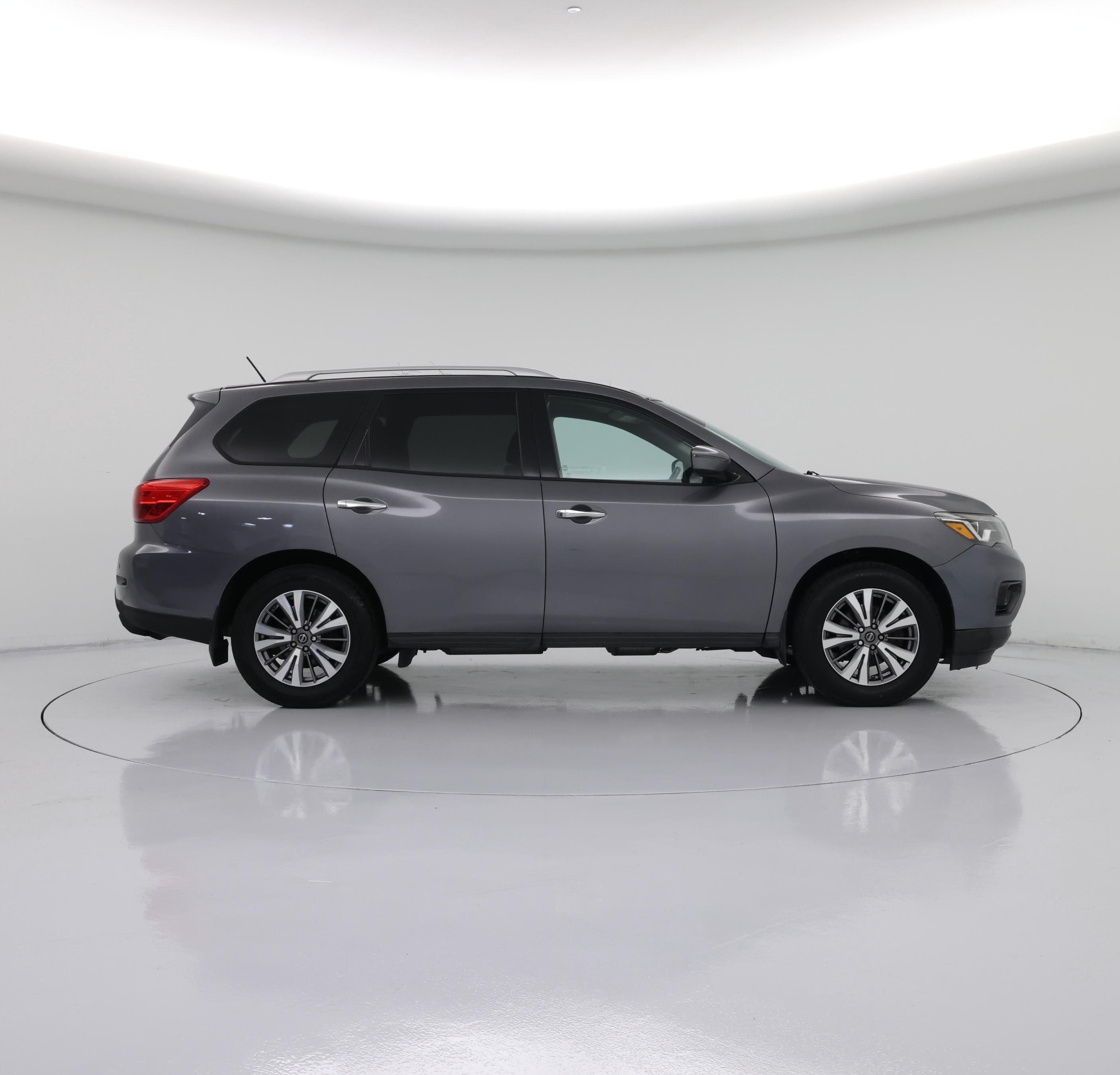 Thumbnail: 2017 Nissan Pathfinder - 7