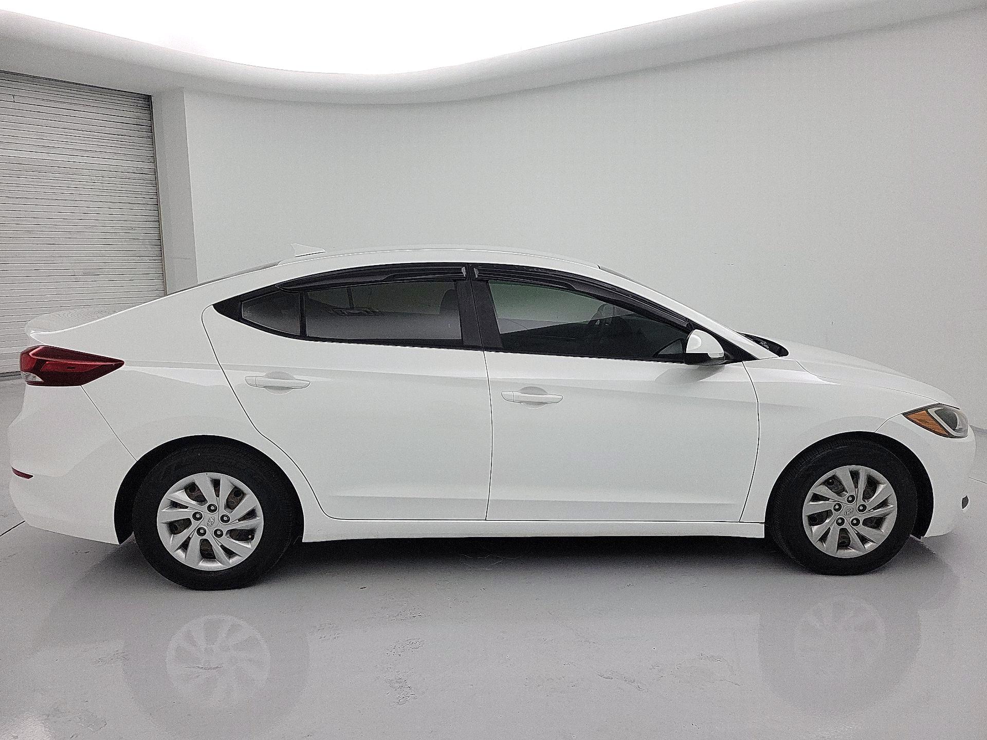Thumbnail: 2017 Hyundai Elantra - 4