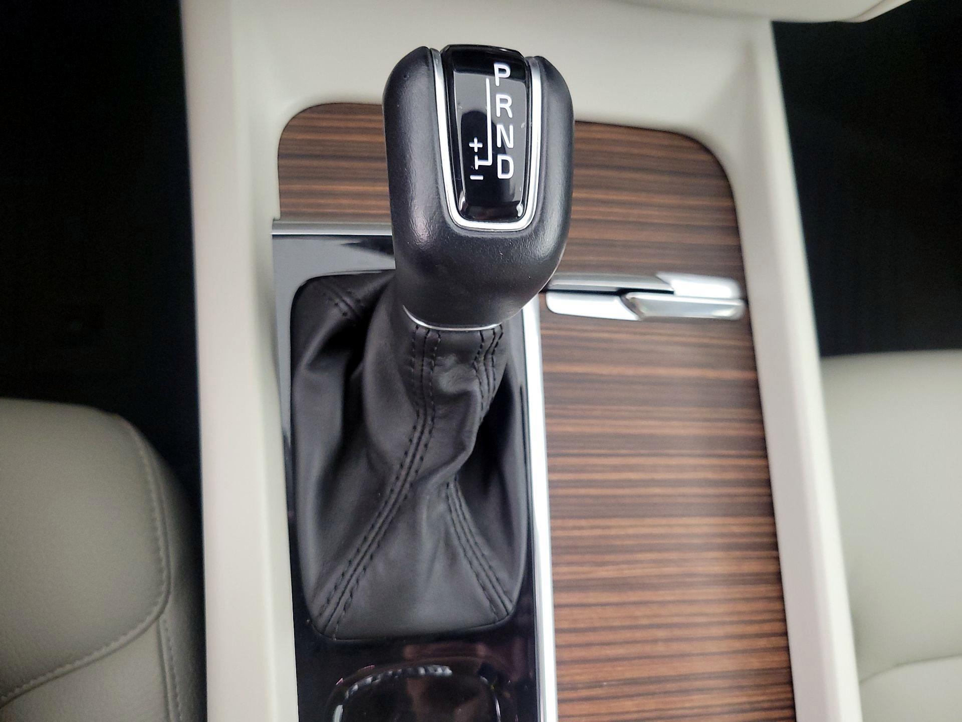 Thumbnail: 2021 Volvo XC60 - 16
